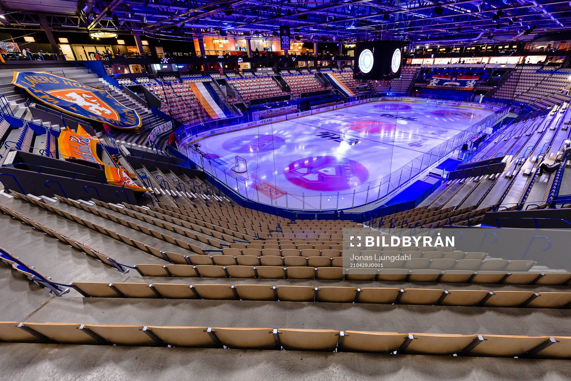 Interiör vy från Vida arena före semifinal fem i SHL