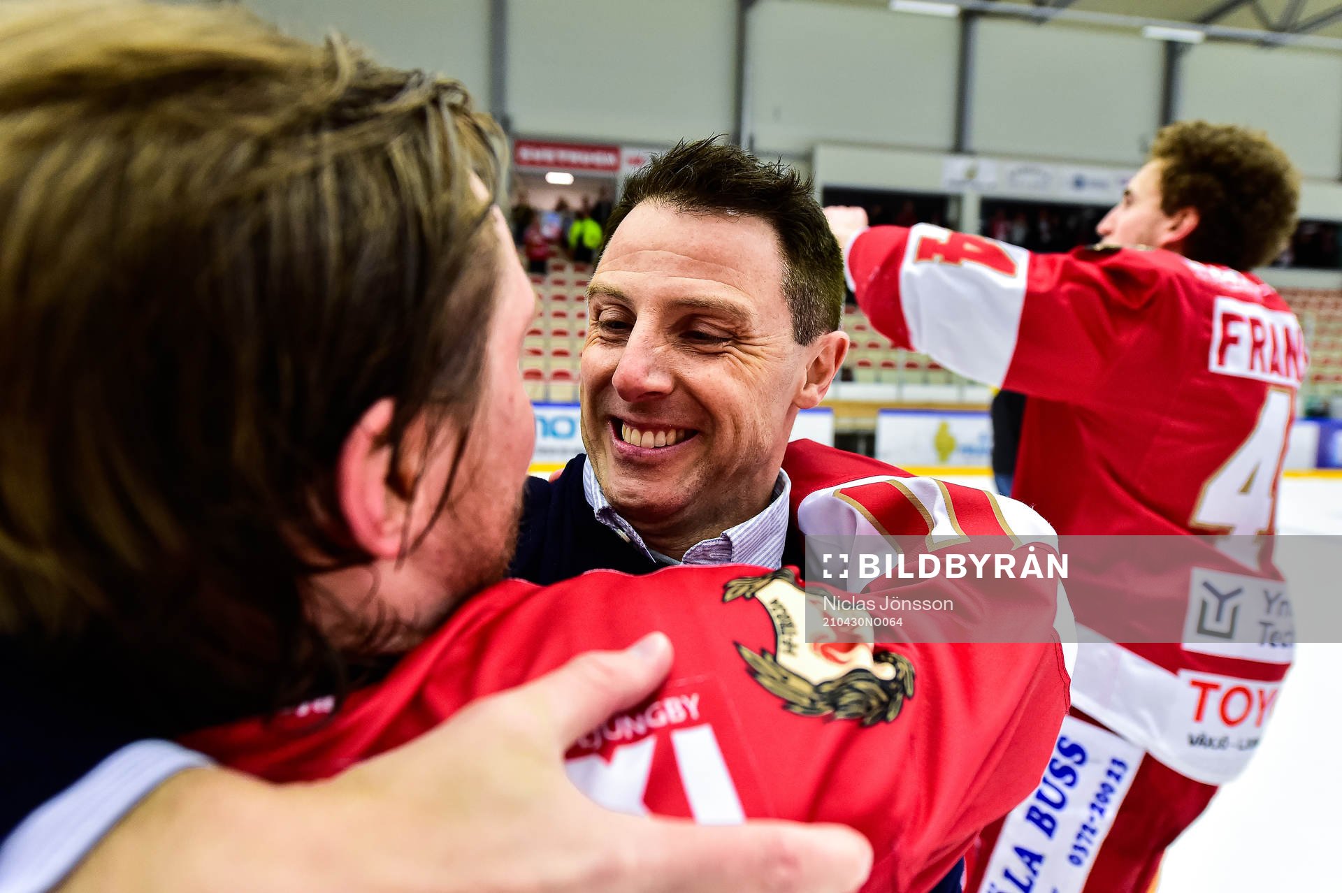 Troja/Ljungbys sportchef, Daniel Håkansson jublar