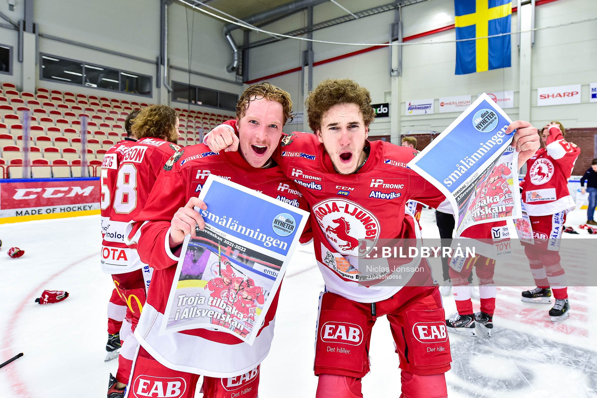 Troja/Ljungbys Oscar Öhman och Martin Fransson jublar