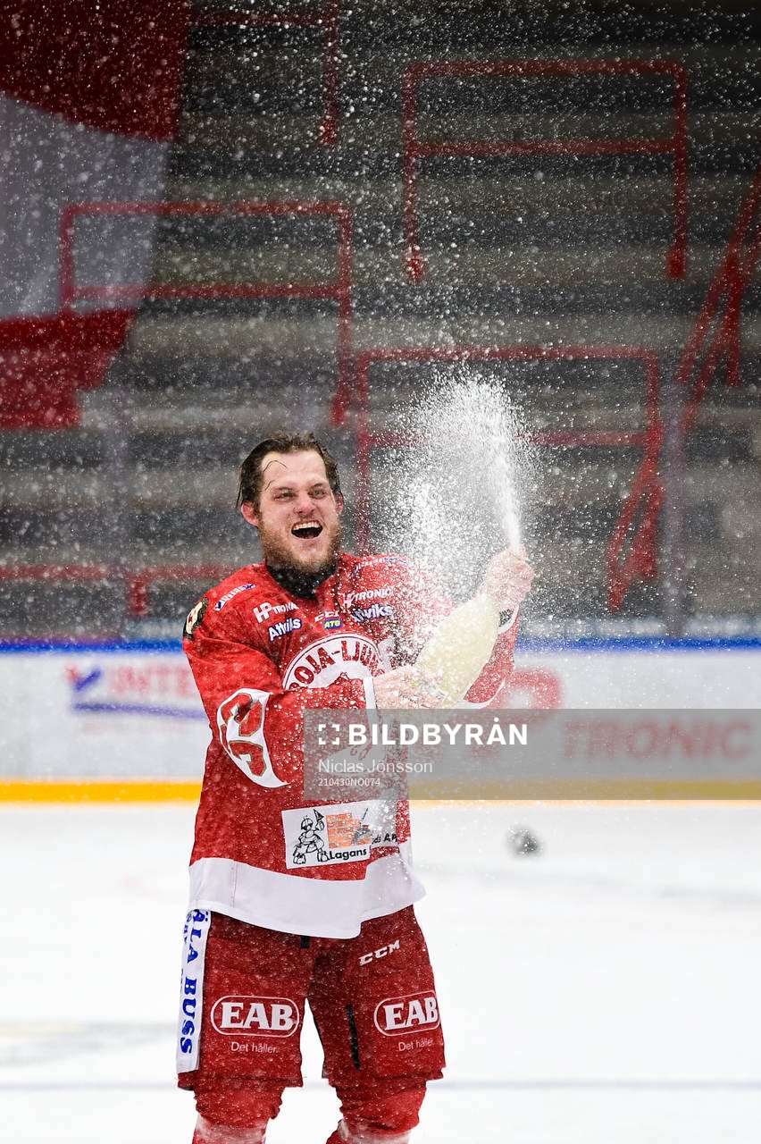 Troja/Ljungbys Daniel Karlsson Thörnros jublar