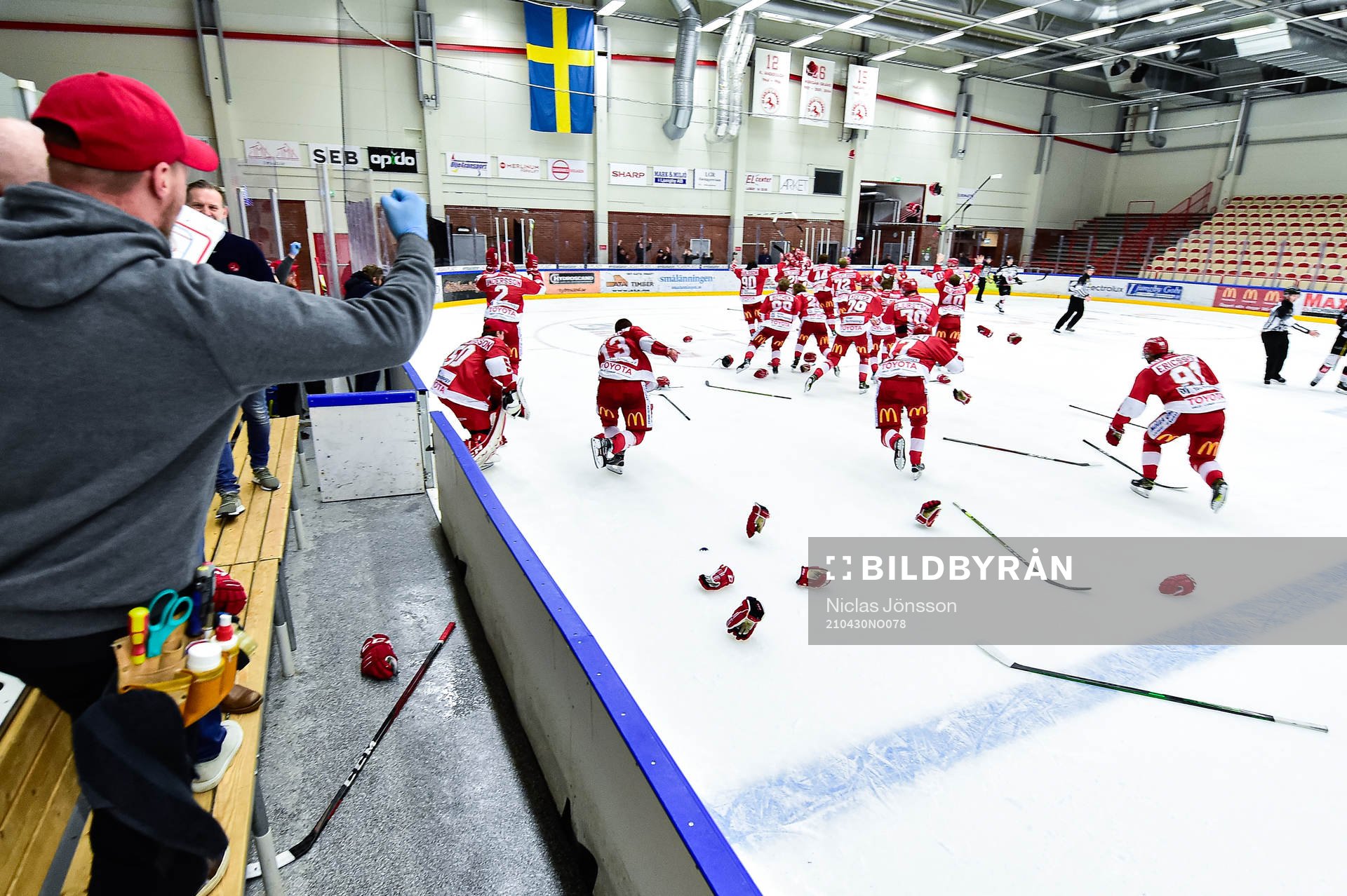 Troja/Ljungbys spelare jublar på slutsignal