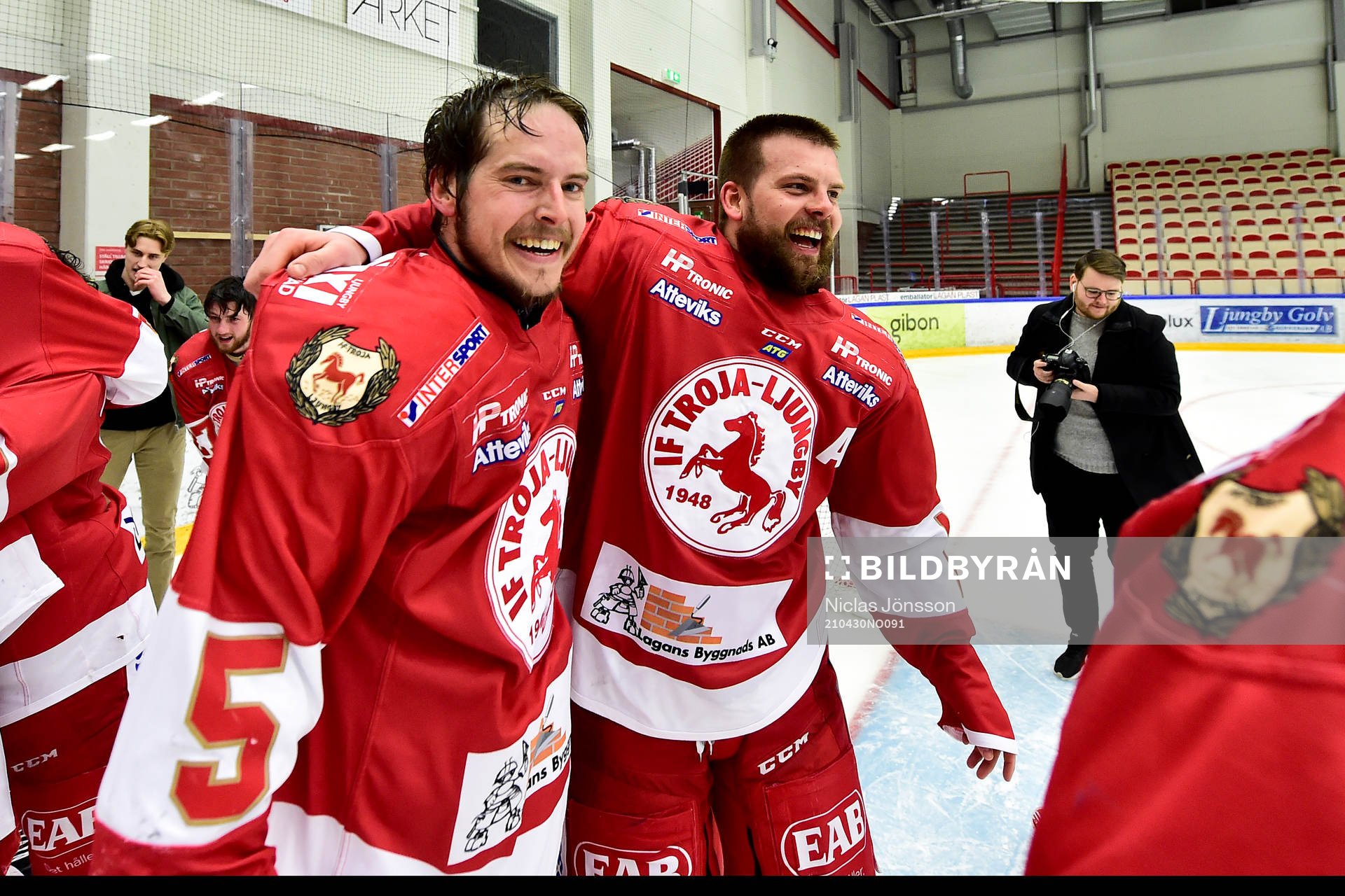 Troja/Ljungbys Niklas Enberg och Tobias Törnkvist jublar