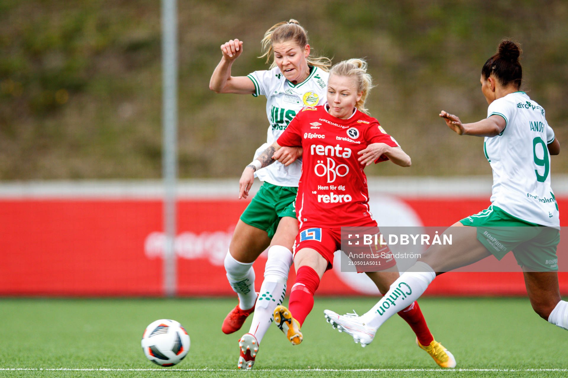 Örebros Nathalie Hoff Persson i en kamp mot Hammarbys Nina