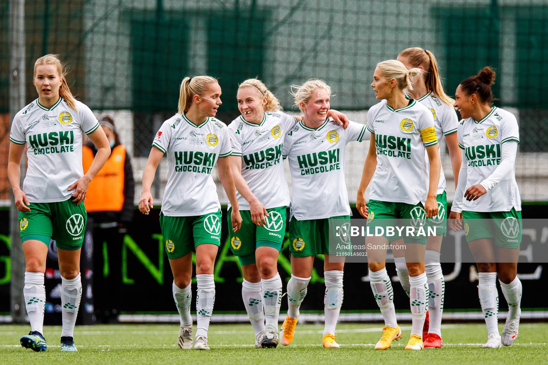 Hammarbys Emilia Larsson jublar efter 2-0 under fotbollsmatchen i Damallsvenskan mellan Hammarby och Örebro den 1 maj 2021 i Stockholm.