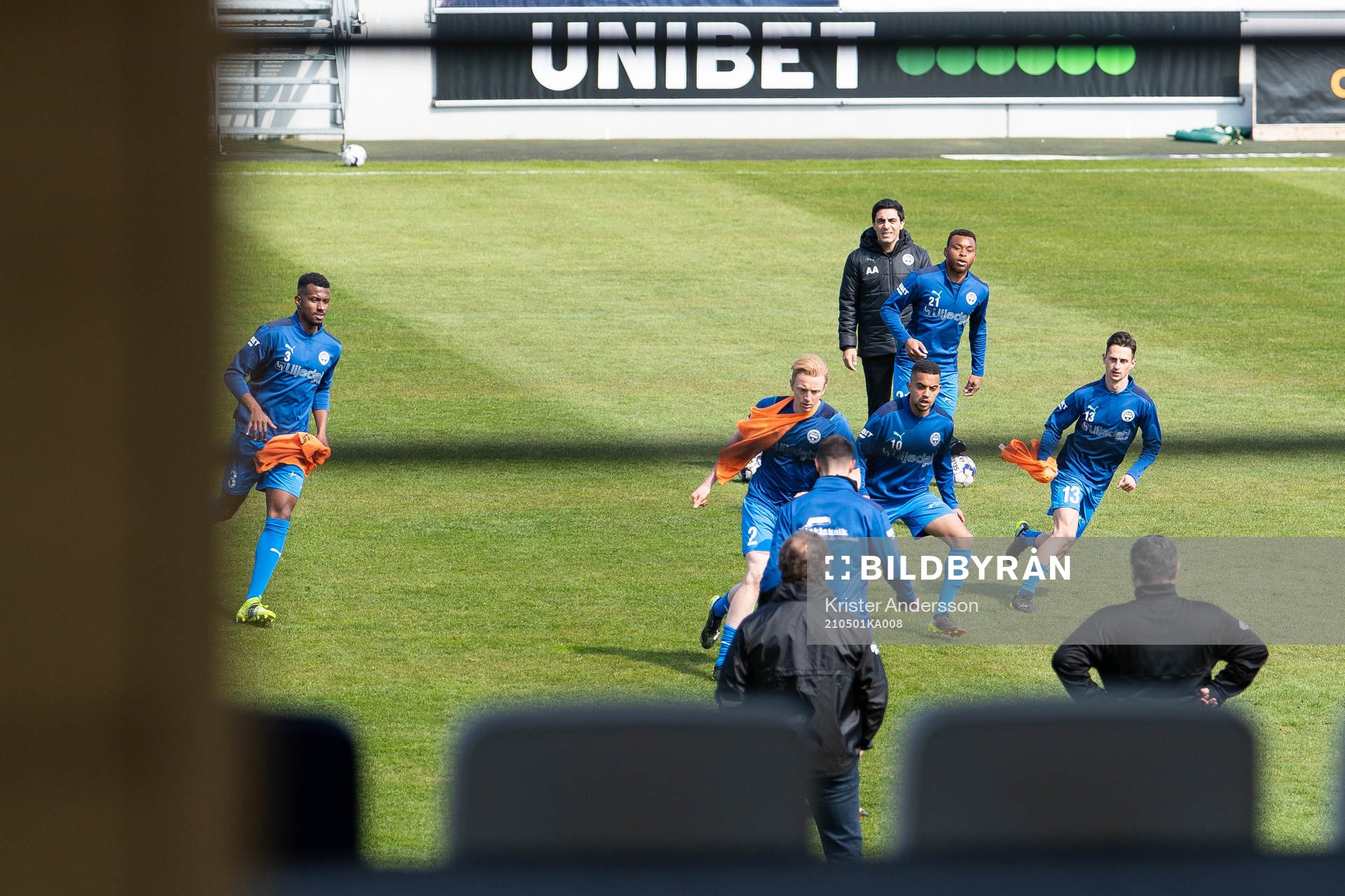 Värnamos spelare före fotbollsmatchen i Superettan mellan