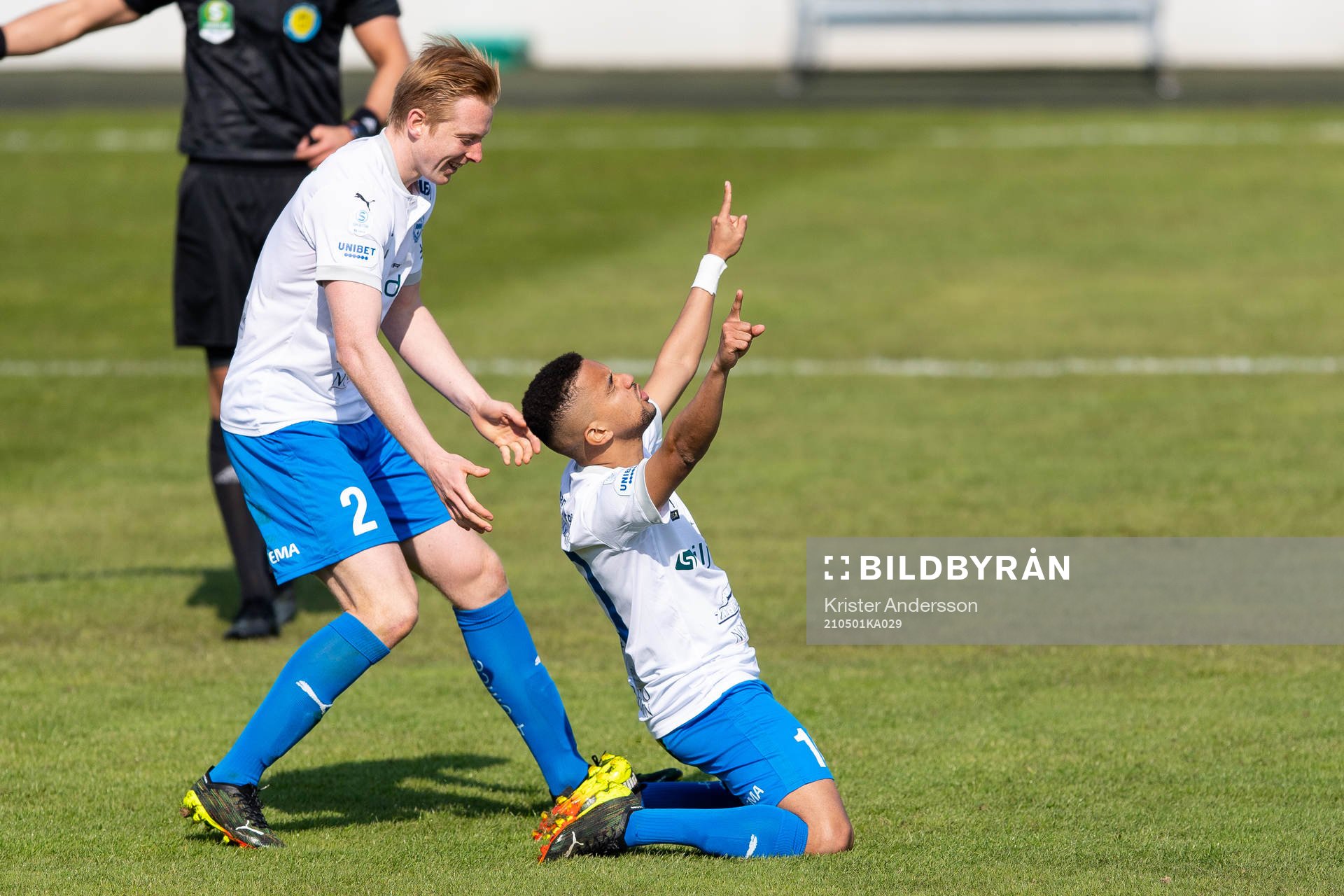 Värnamos Erick Brendon jublar efter 0-2 på straff under fotbollsmatchen i Superettan mellan Falkenberg och Värnamo den 1 maj 2021 i Falkenberg.