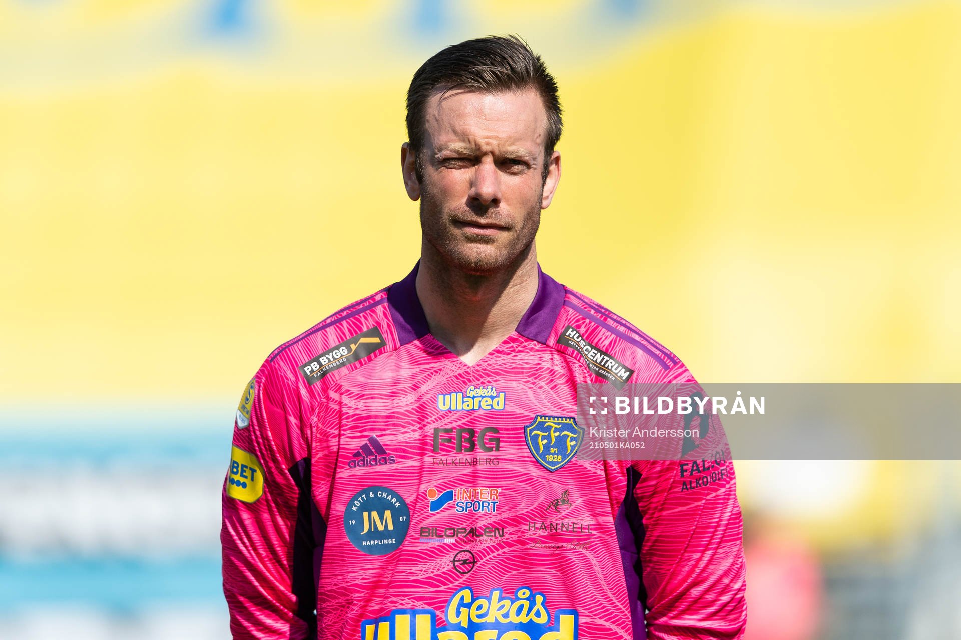 Falkenbergs målvakt Viktor Noring före fotbollsmatchen i Superettan mellan Falkenberg och Värnamo den 1 maj 2021 i Falkenberg. 