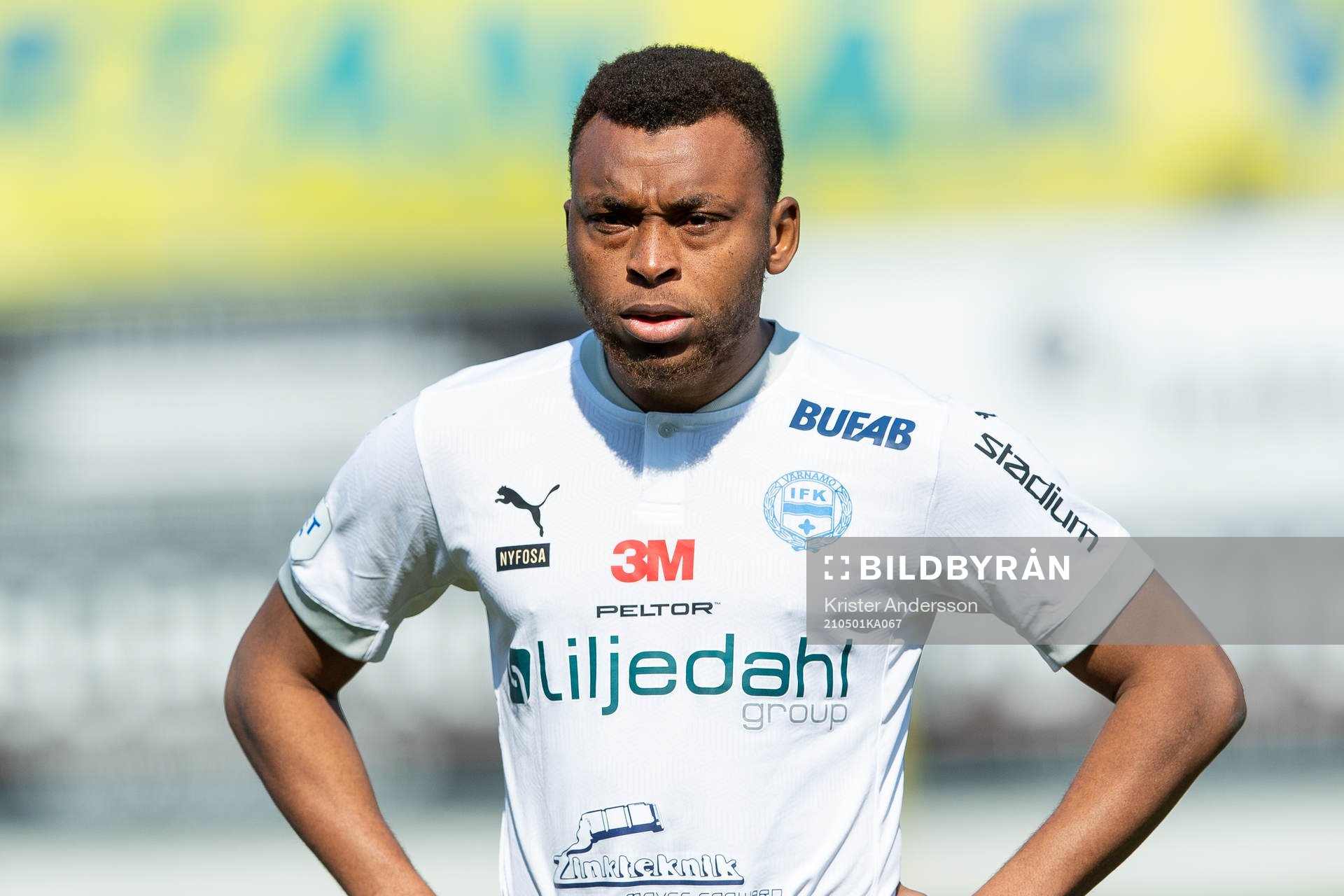 Värnamos Abdussalam Magashy före fotbollsmatchen i