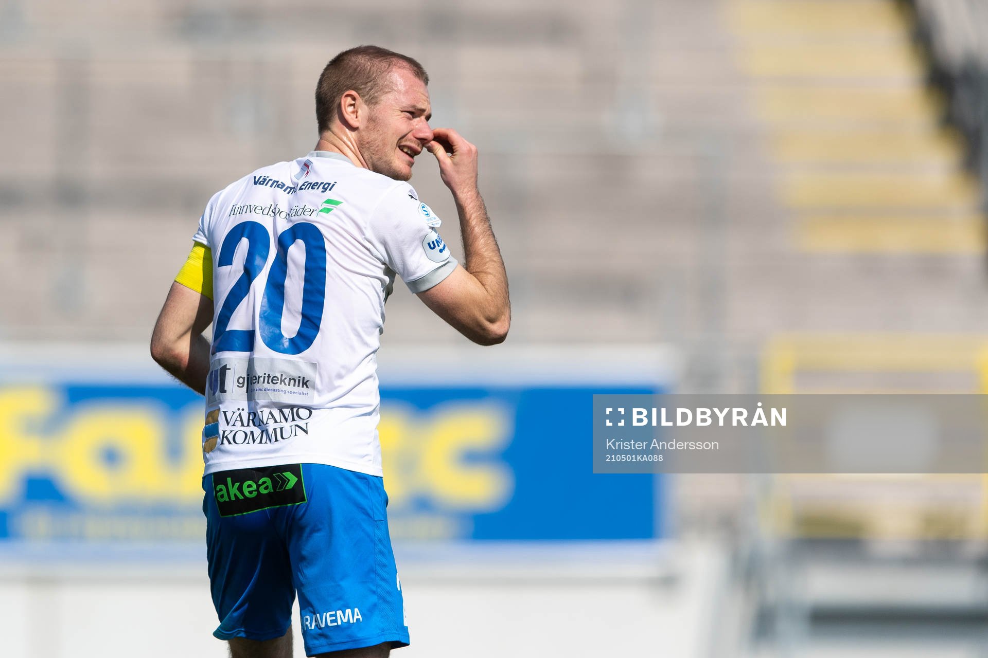 Värnamos Freddy Winsth med näsblod