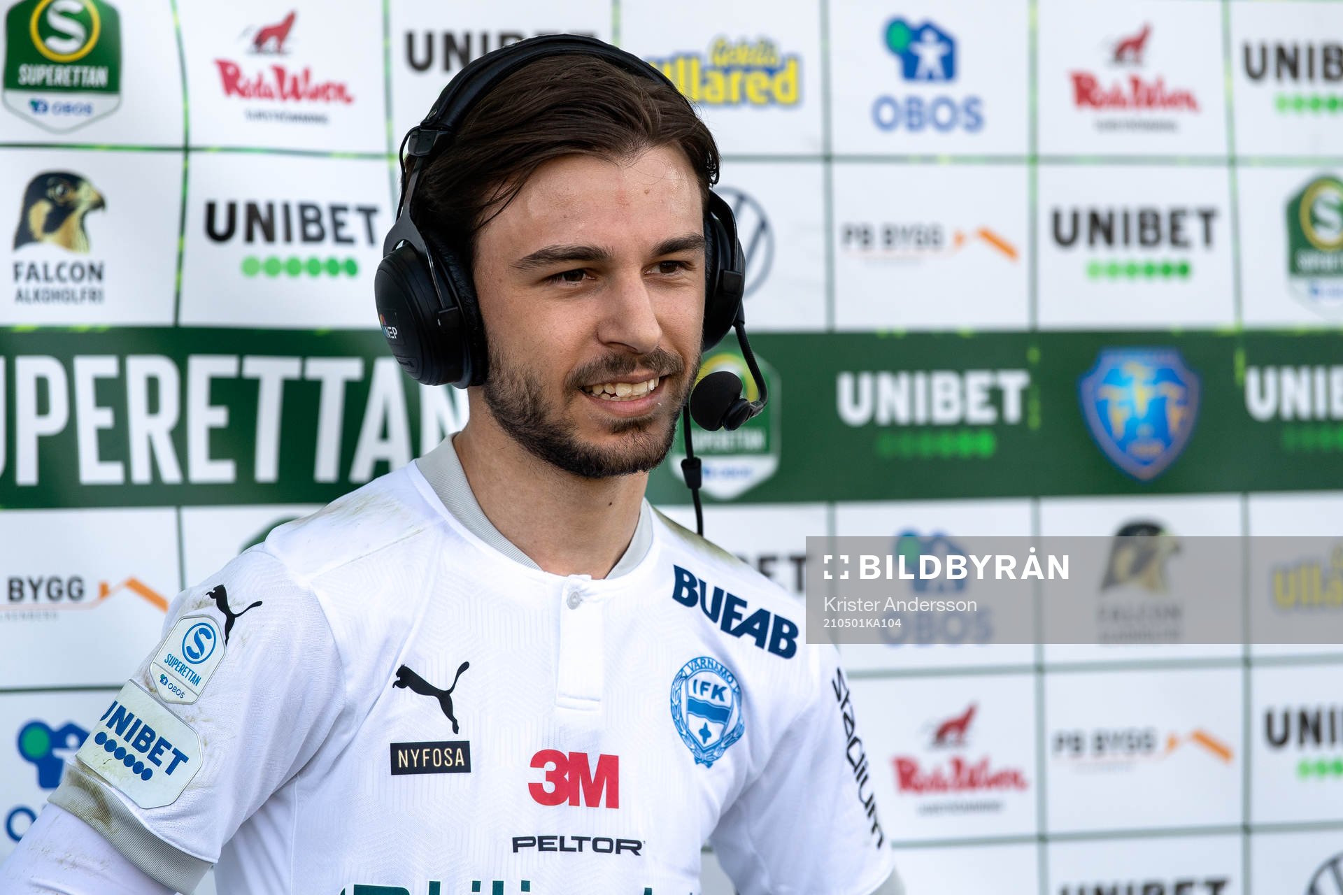 Värnamos Michael Kargbo blir intervjuad