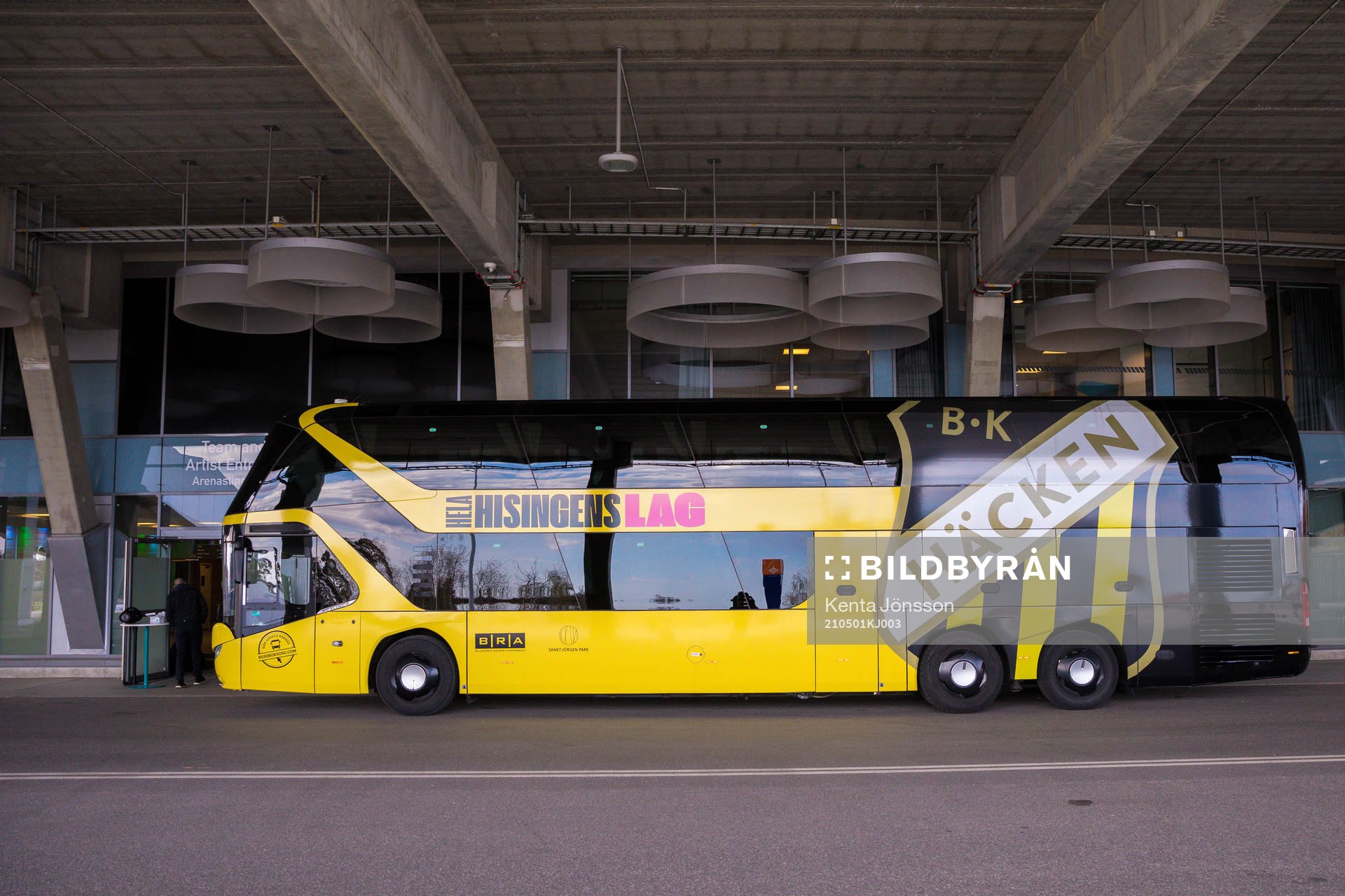 Häckens spelarbuss utanför Tele2 Arena