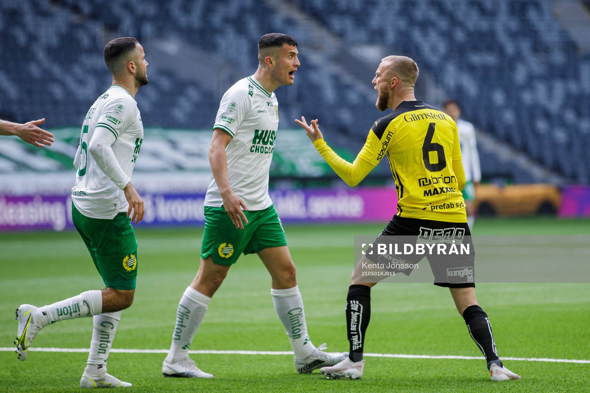 Bråk mellan Hammarbys Astrit Selmani och Häckens