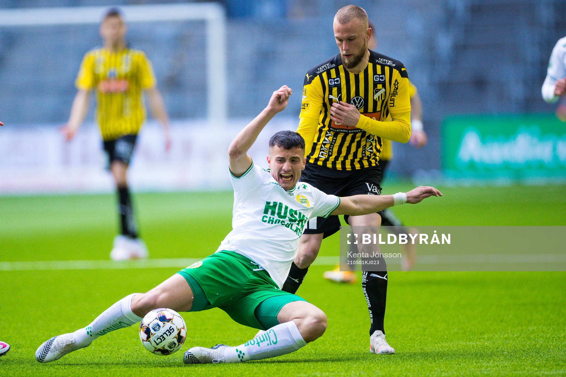 Hammarbys Astrit Selmani och Häckens Alexander Faltsetas