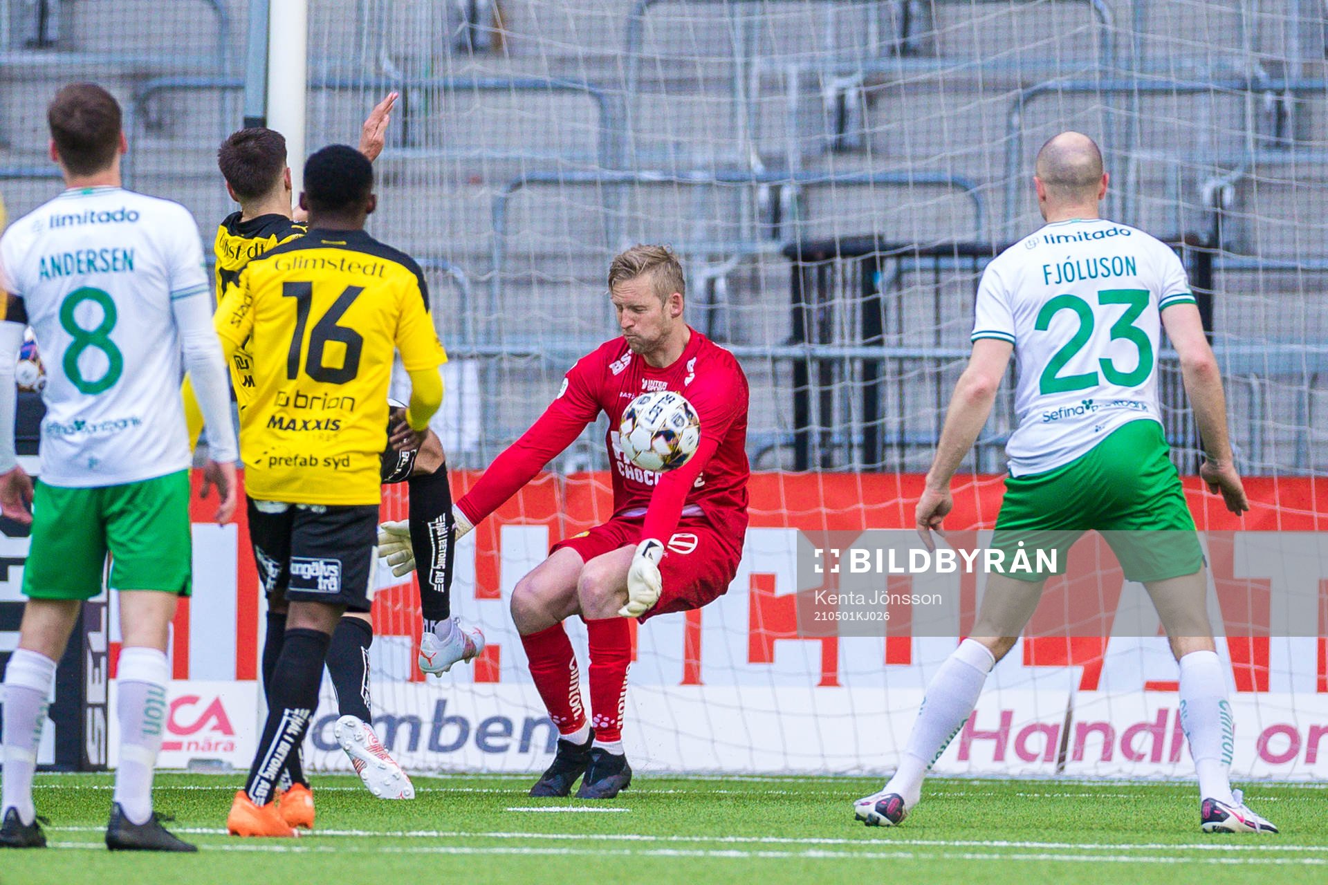 Hammarbys målvakt David Ousted med en räddning