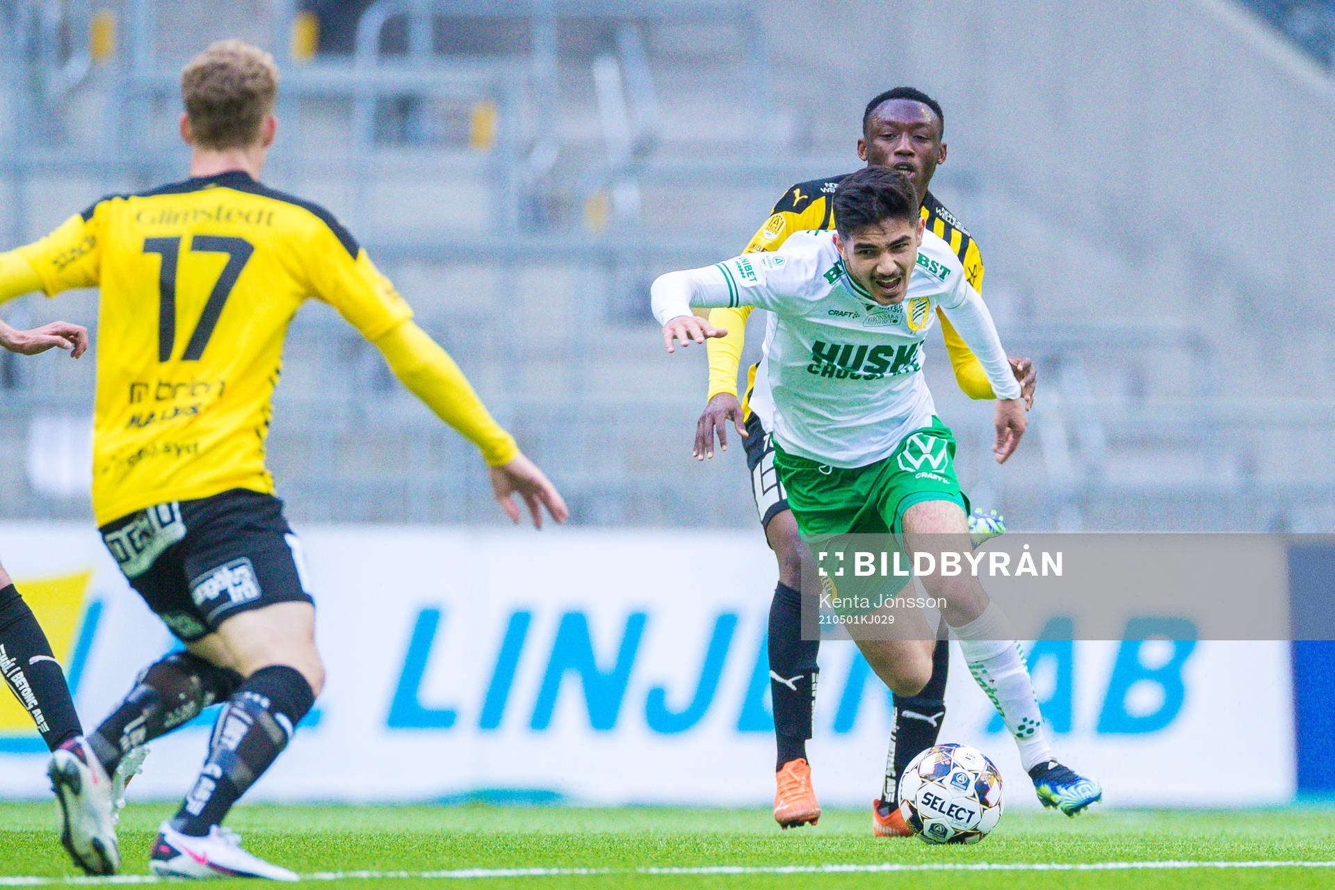 Hammarbys Aimar Sher och Häckens Benie Adama Traore