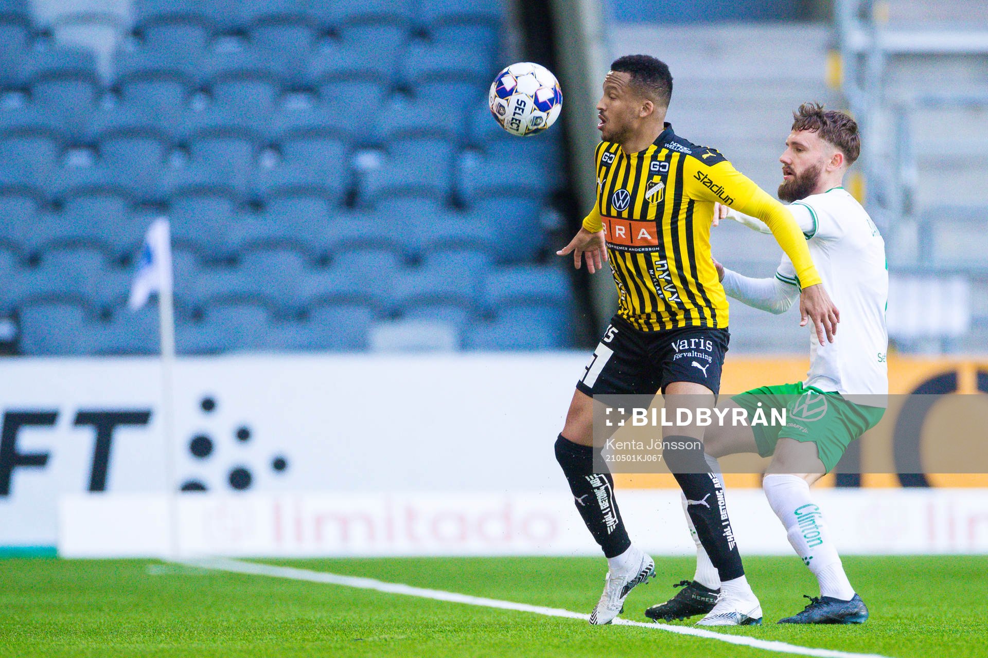 Häckens Martin Olsson  och Hammarbys Simon Sandberg
