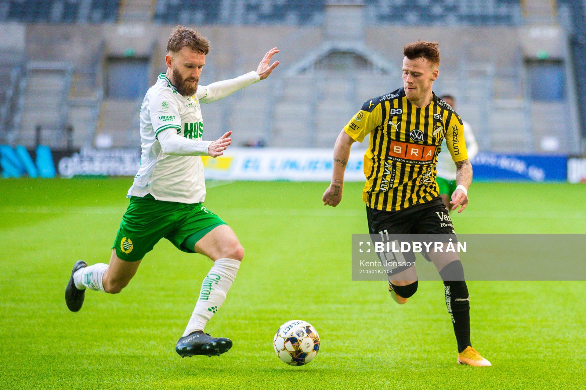 Hammarbys Simon Sandberg och Häckens Tobias Heintz