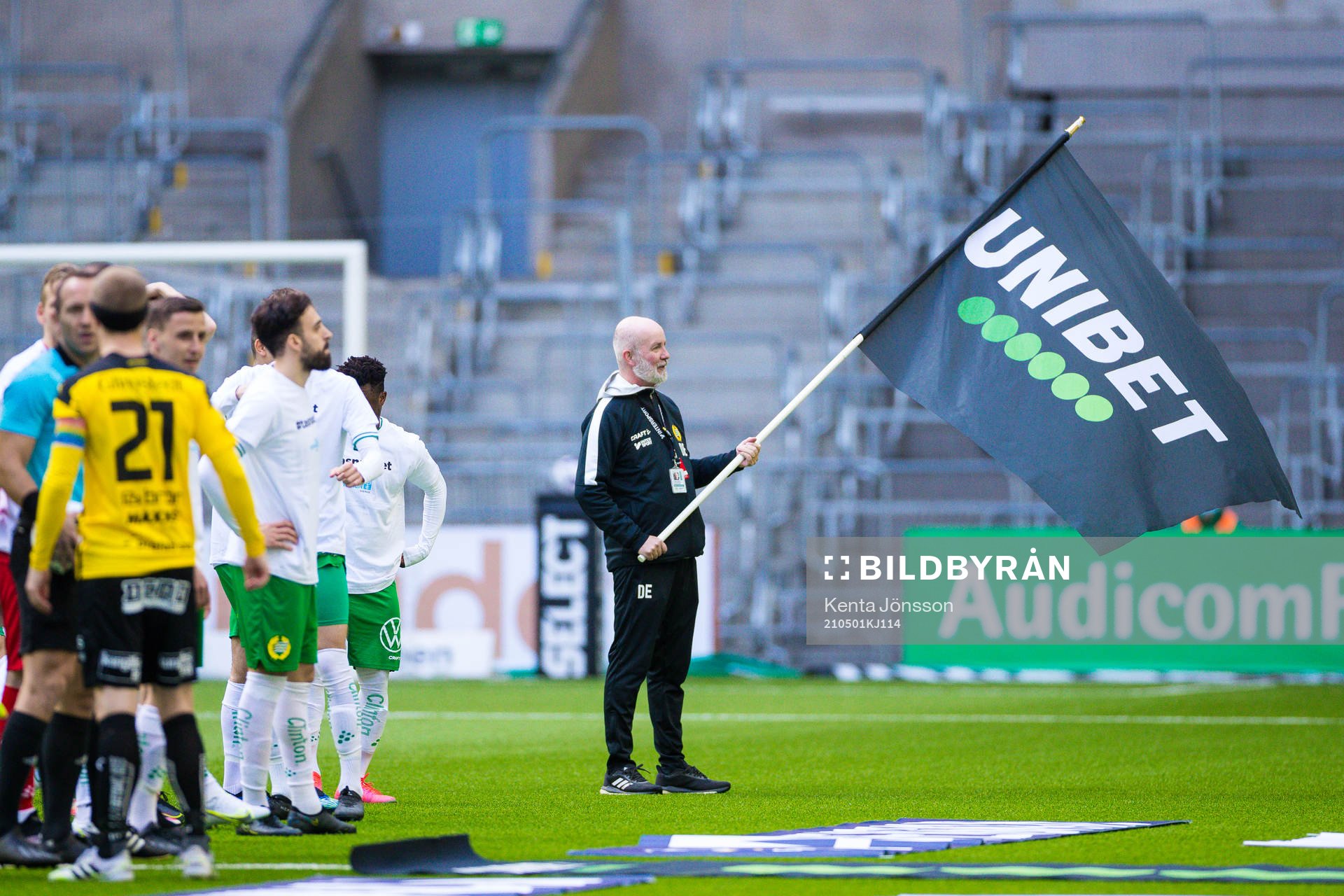 En flagga med Unibets logotyp inför fotbollsmatchen i Allsvenskan mellan Hammarby och Häcken den 1 maj 2021 i Stockholm. 