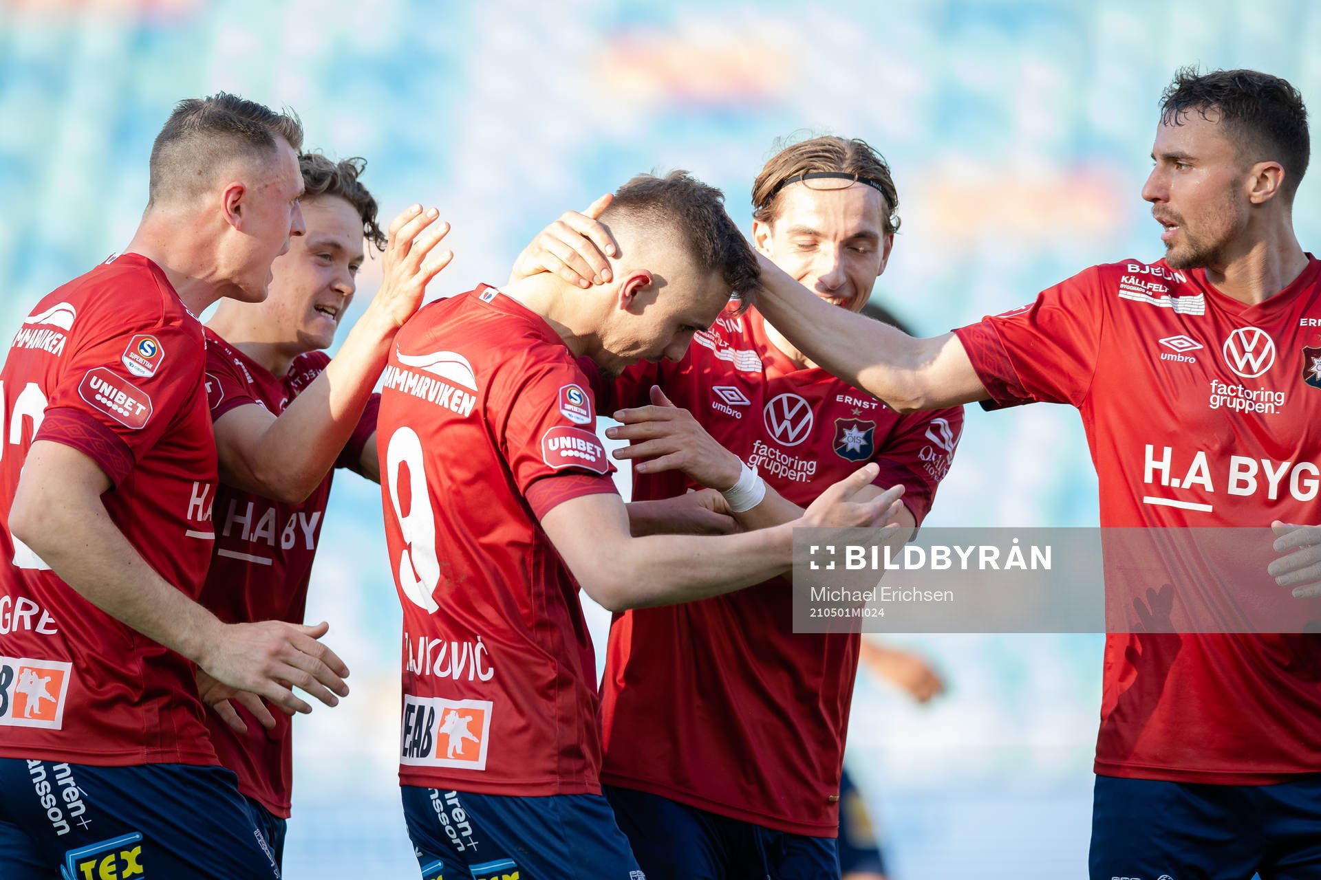 Örgrytes Ajdin Zeljkovic jublar med lagkamrater