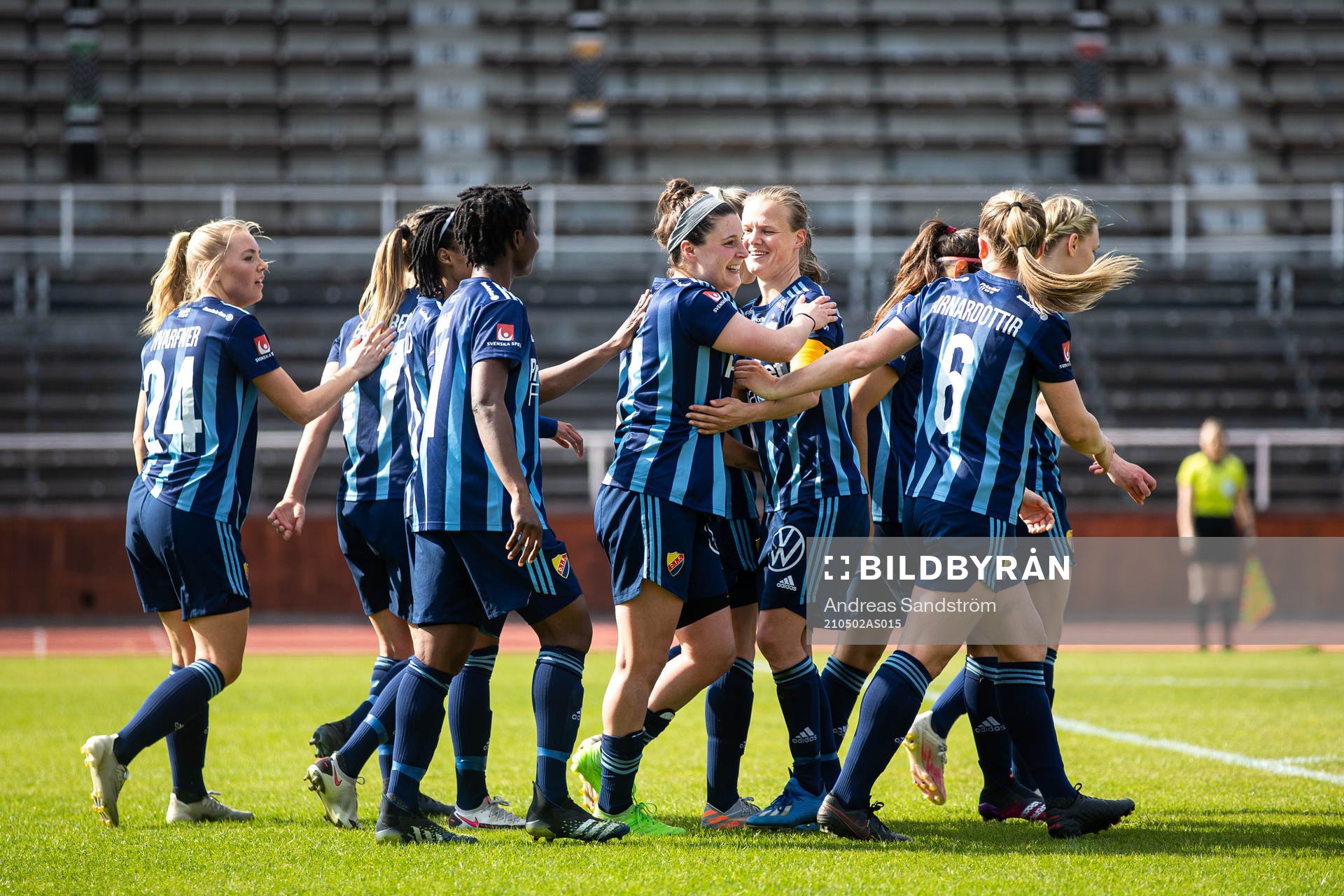 Djurgårdens Hayley Dowd jublar med lagkamrater
