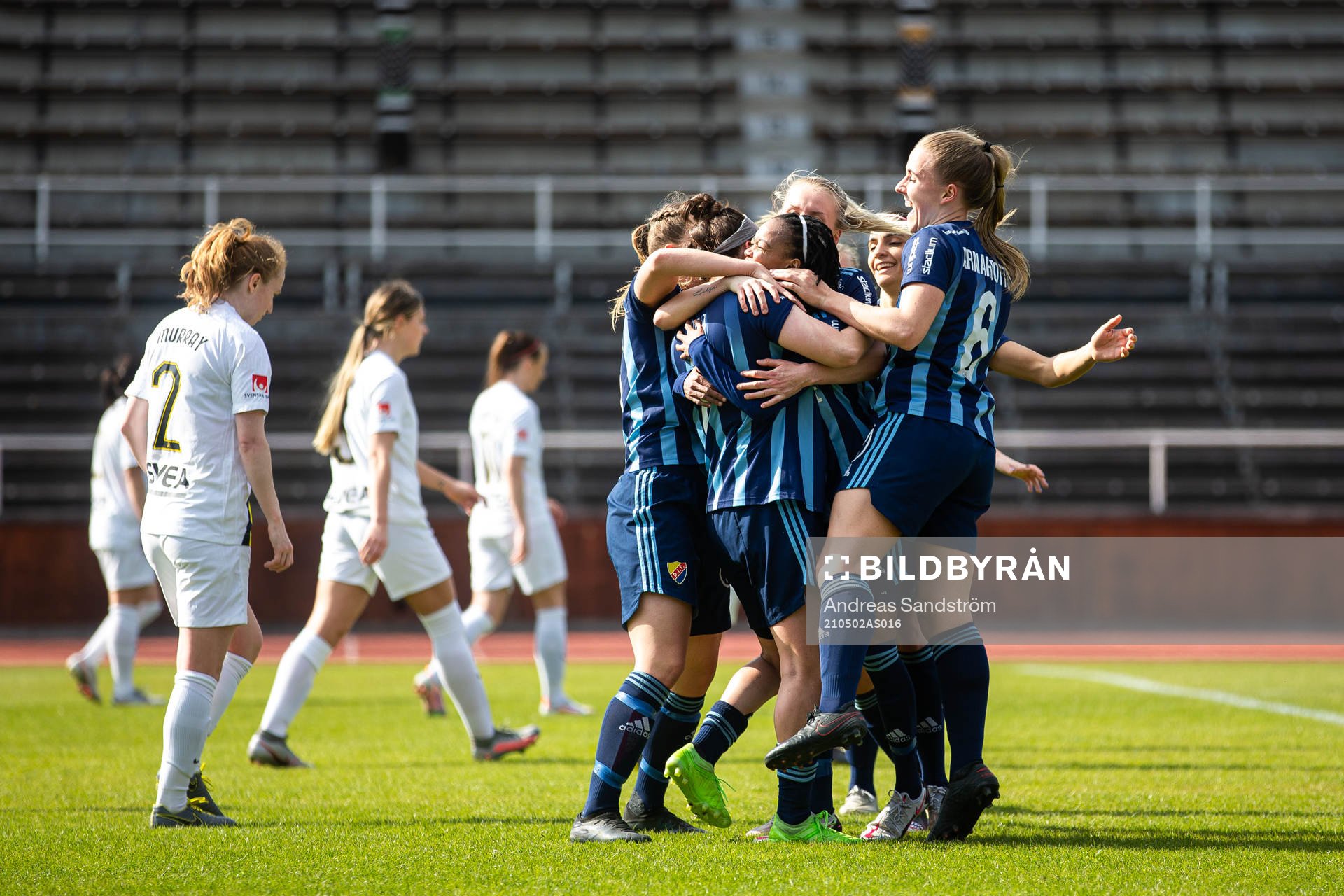 Djurgårdens Hayley Dowd jublar med lagkamrater