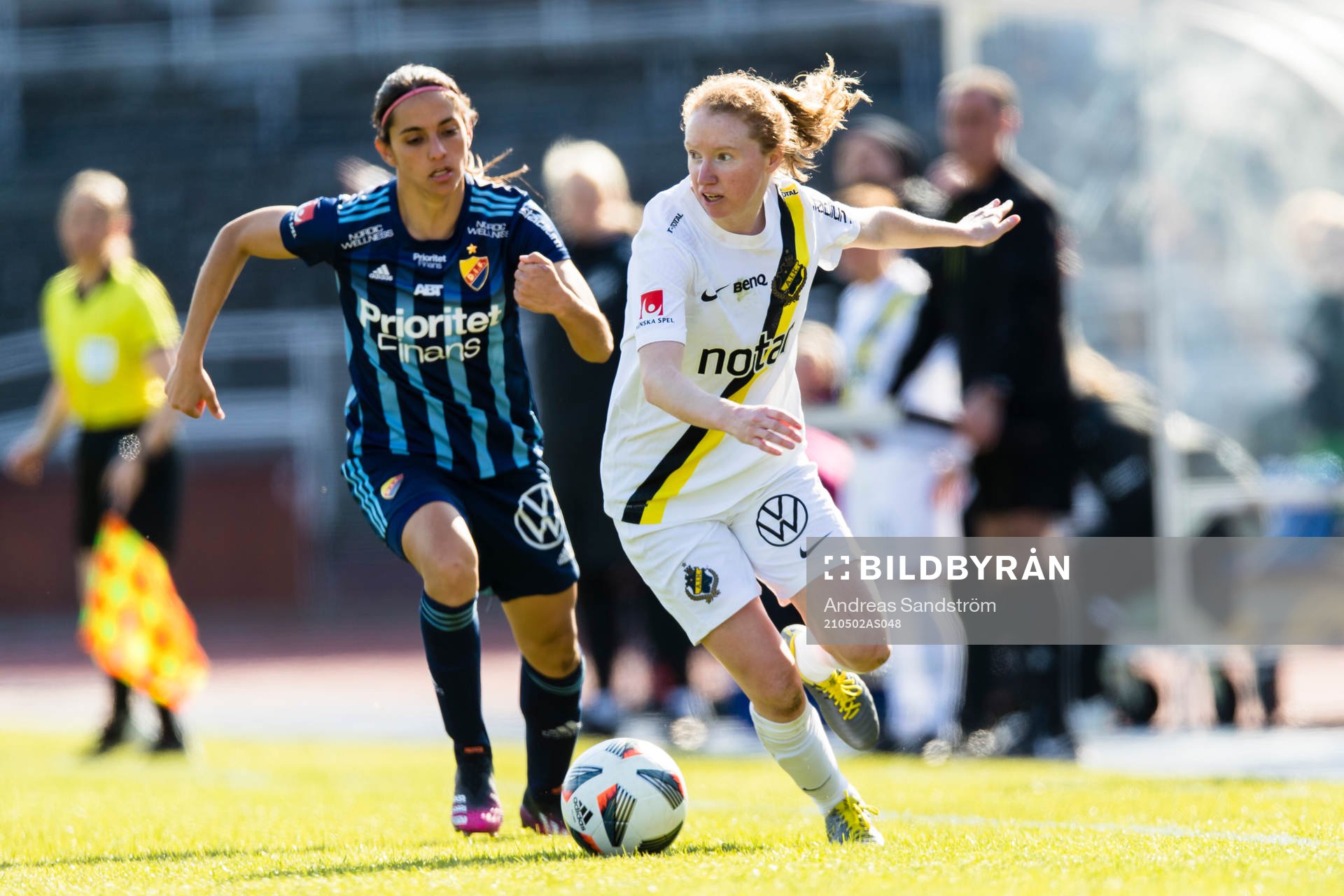 s Caroline Murray jagas av Djurgårdens Daniela Zamora