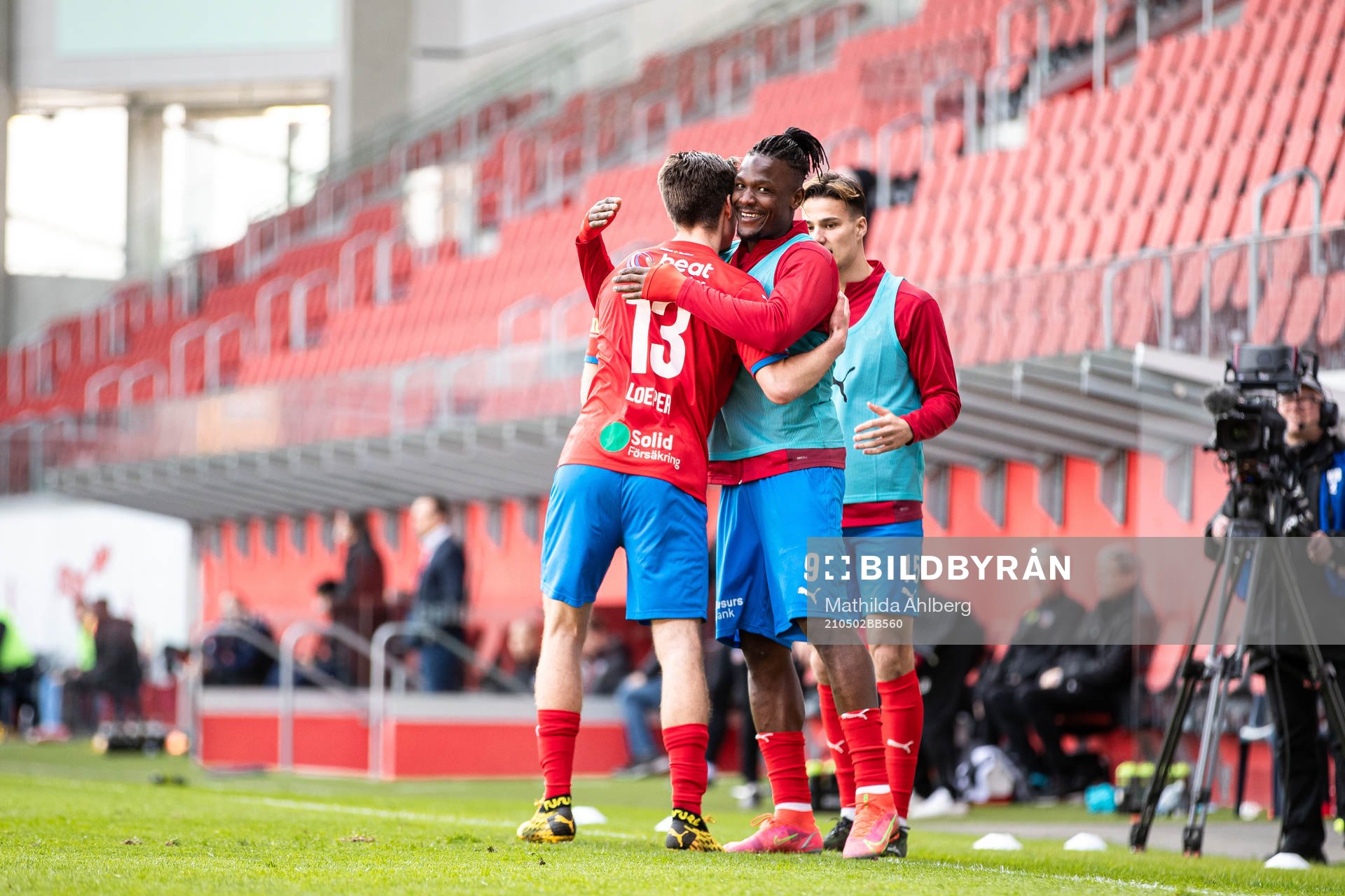 Helsingborgs Wilhelm Loeper jublar med Alhaji Gero