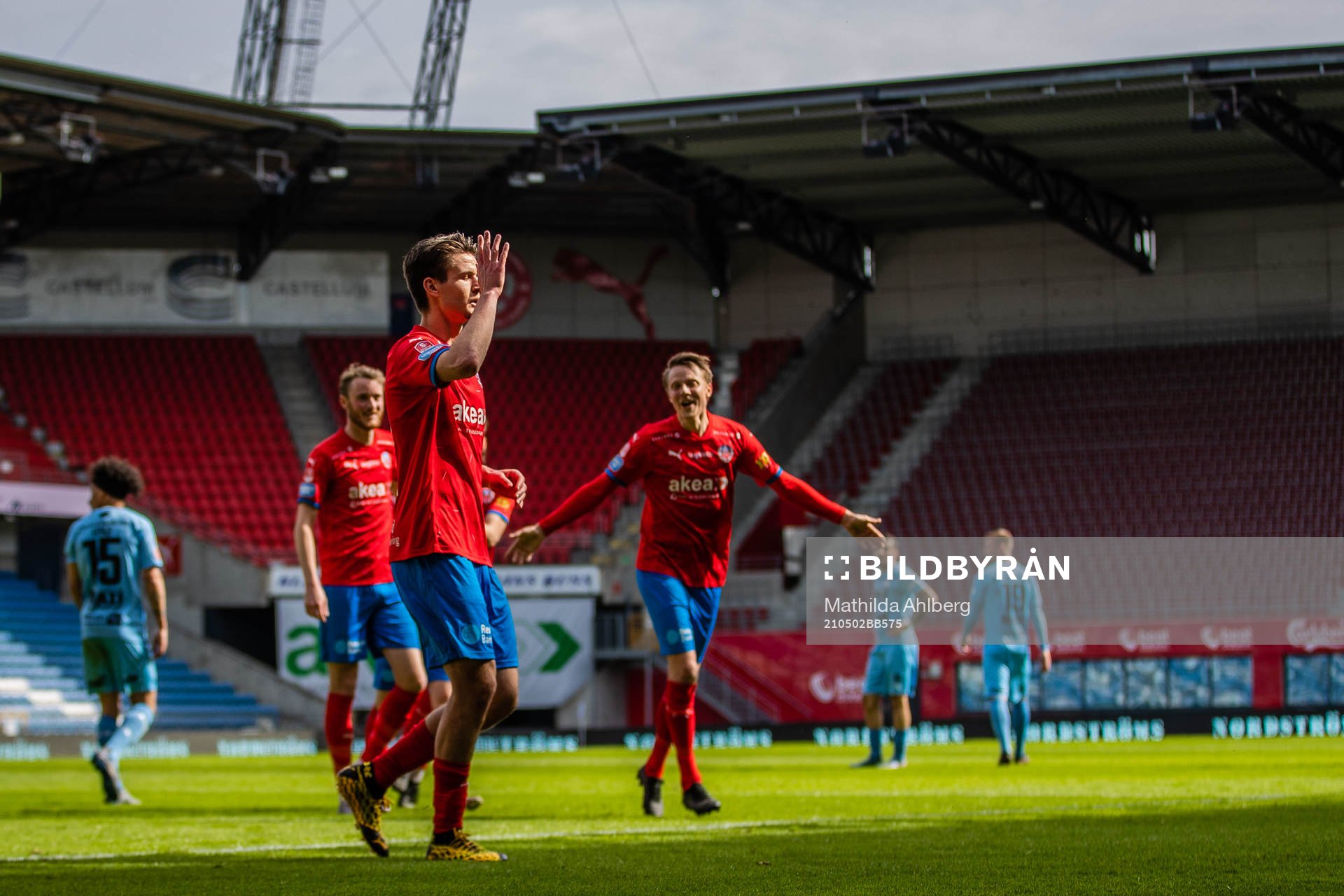Helsingborgs Wilhelm Loeper jublar med lagkamrater