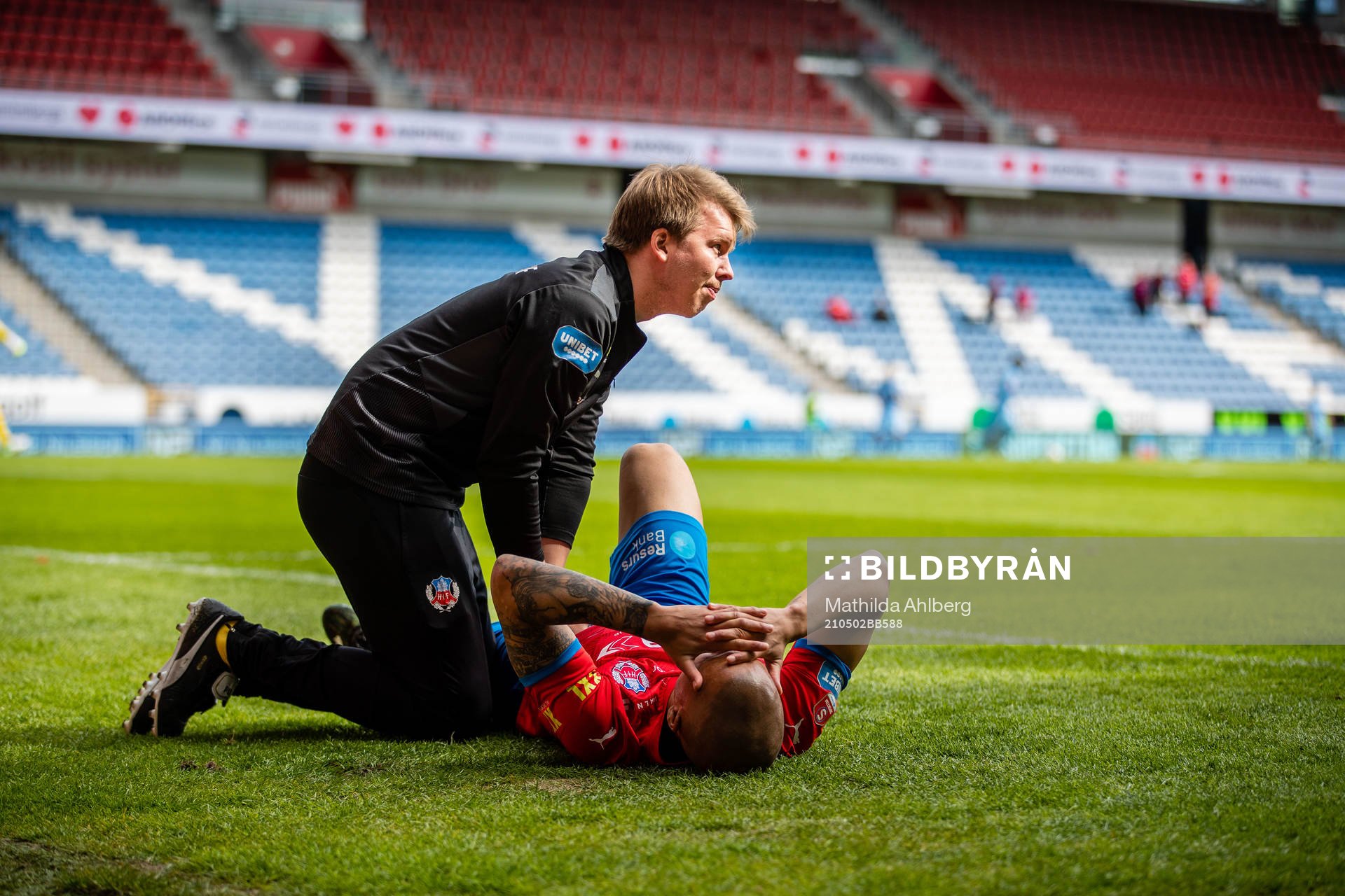 Helsingborgs fysioterapeut Marcus Linnér ger Anthony van