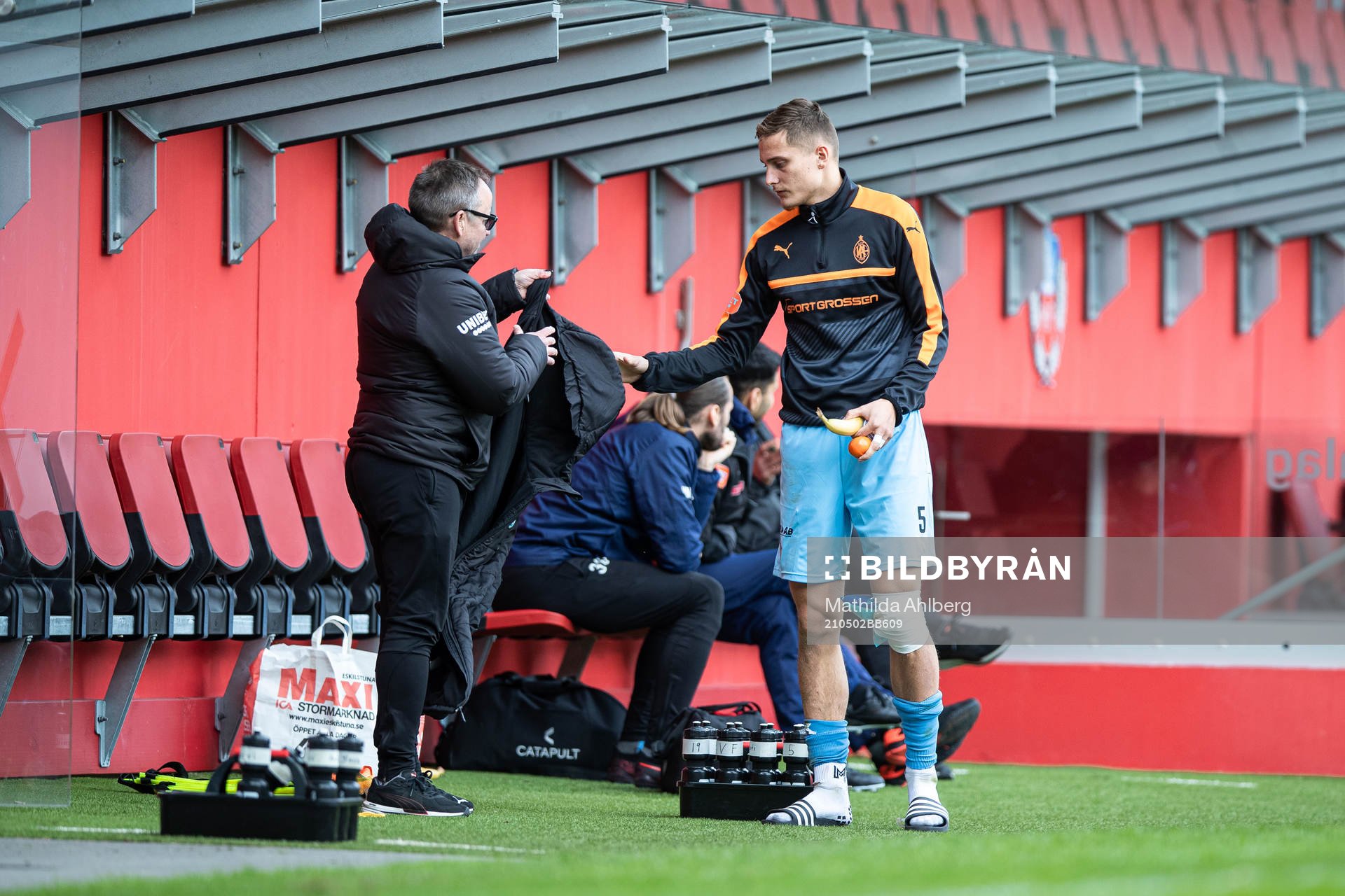 AFC Eskilstunas Pontus Rödin med lindat knä
