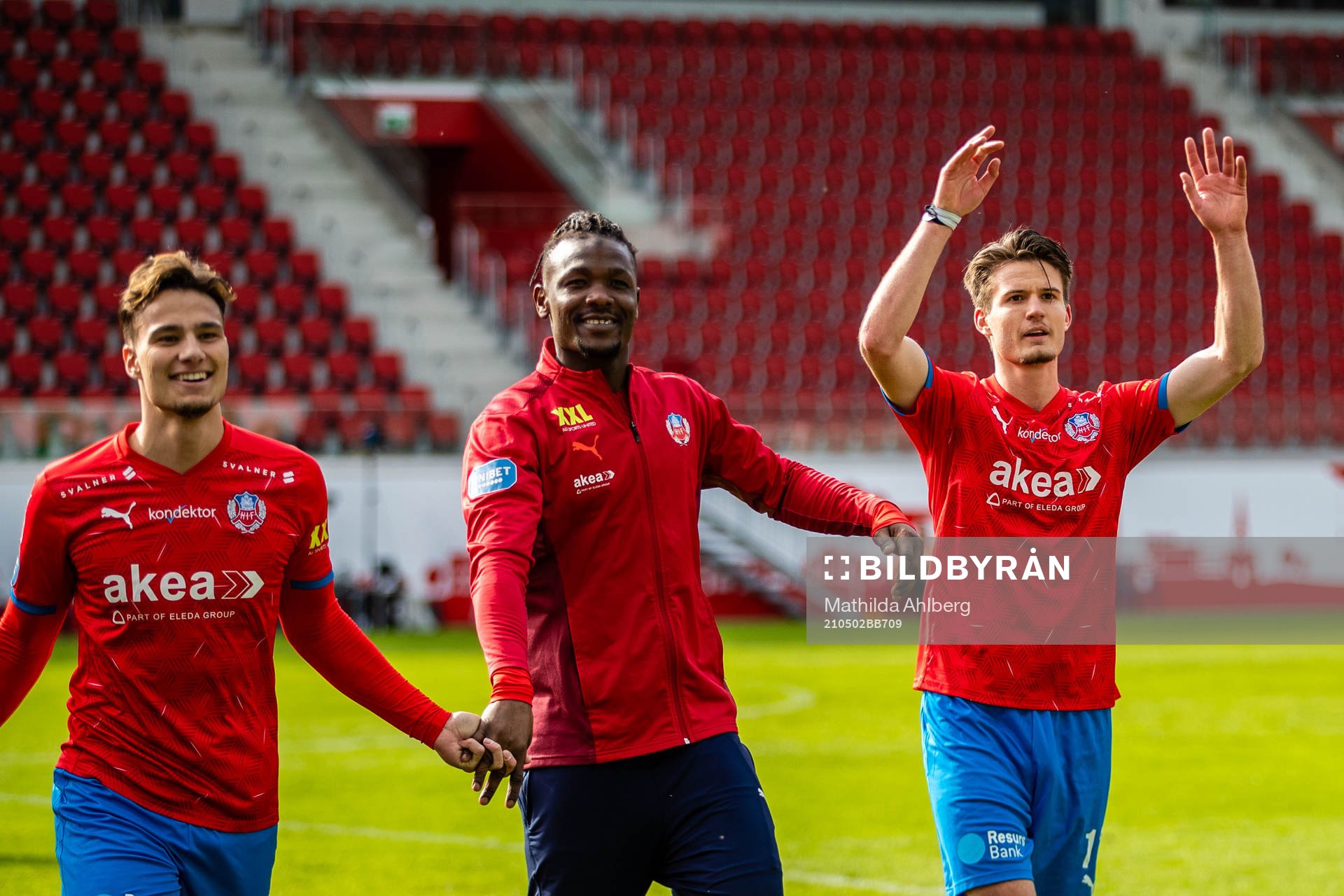 Helsingborgs Assad Al Hamlawi, Alhaji Gero och Wilhelm Loeper jublar efter fotbollsmatchen i Superettan mellan Helsingborg och AFC Eskilstuna den 2 maj 2021 i Helsingborg.