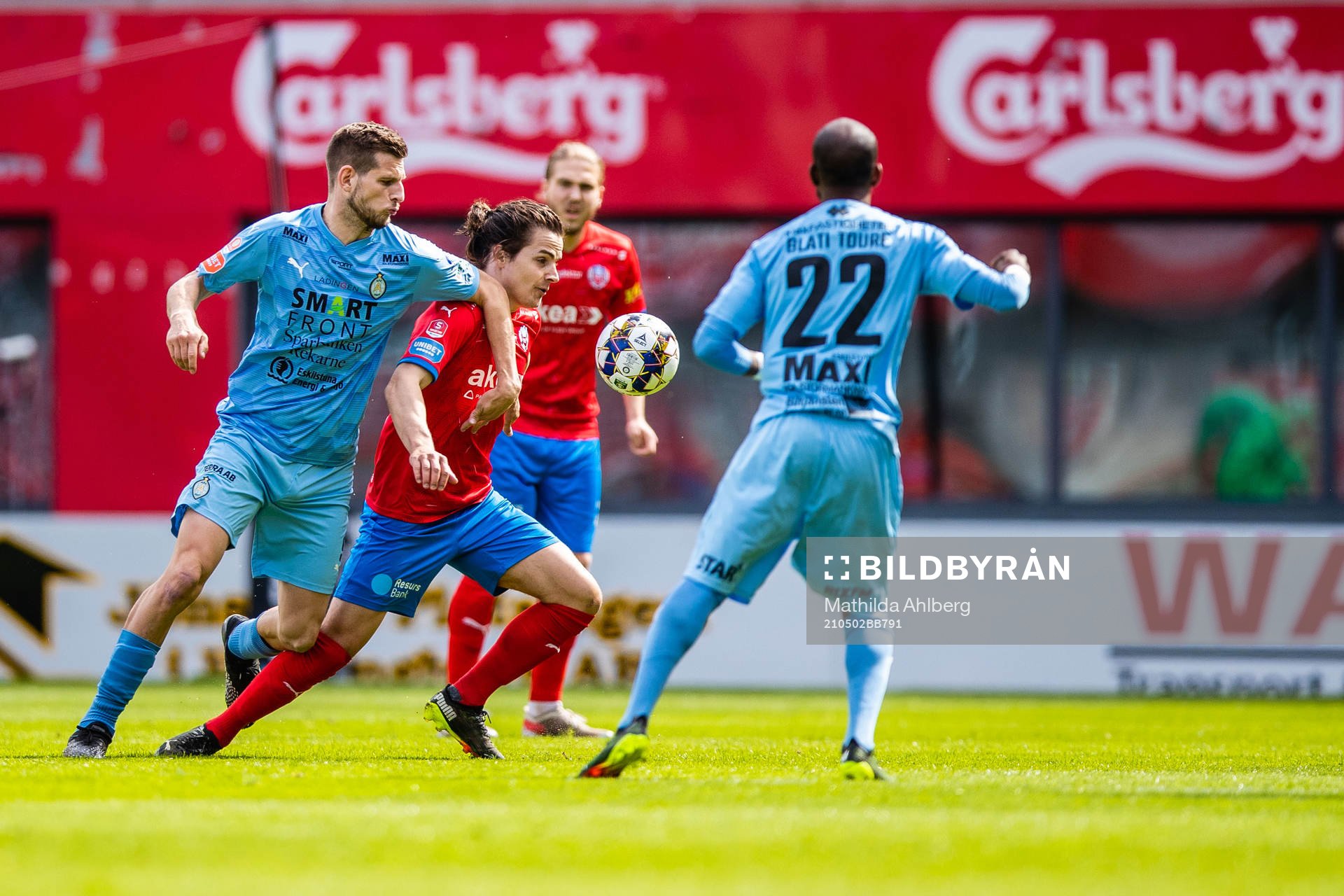 AFC Eskilstunas Ashley Mark Coffey och Helsingborgs Brandur