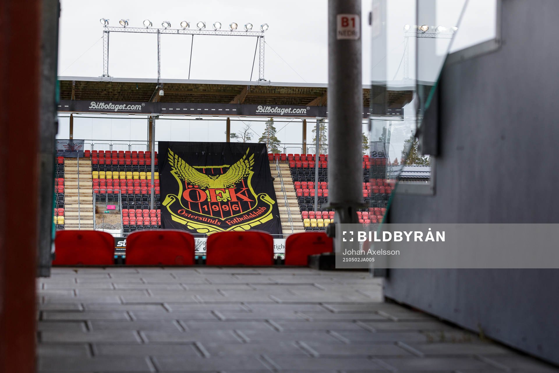 En ÖFK flagga på läktaren