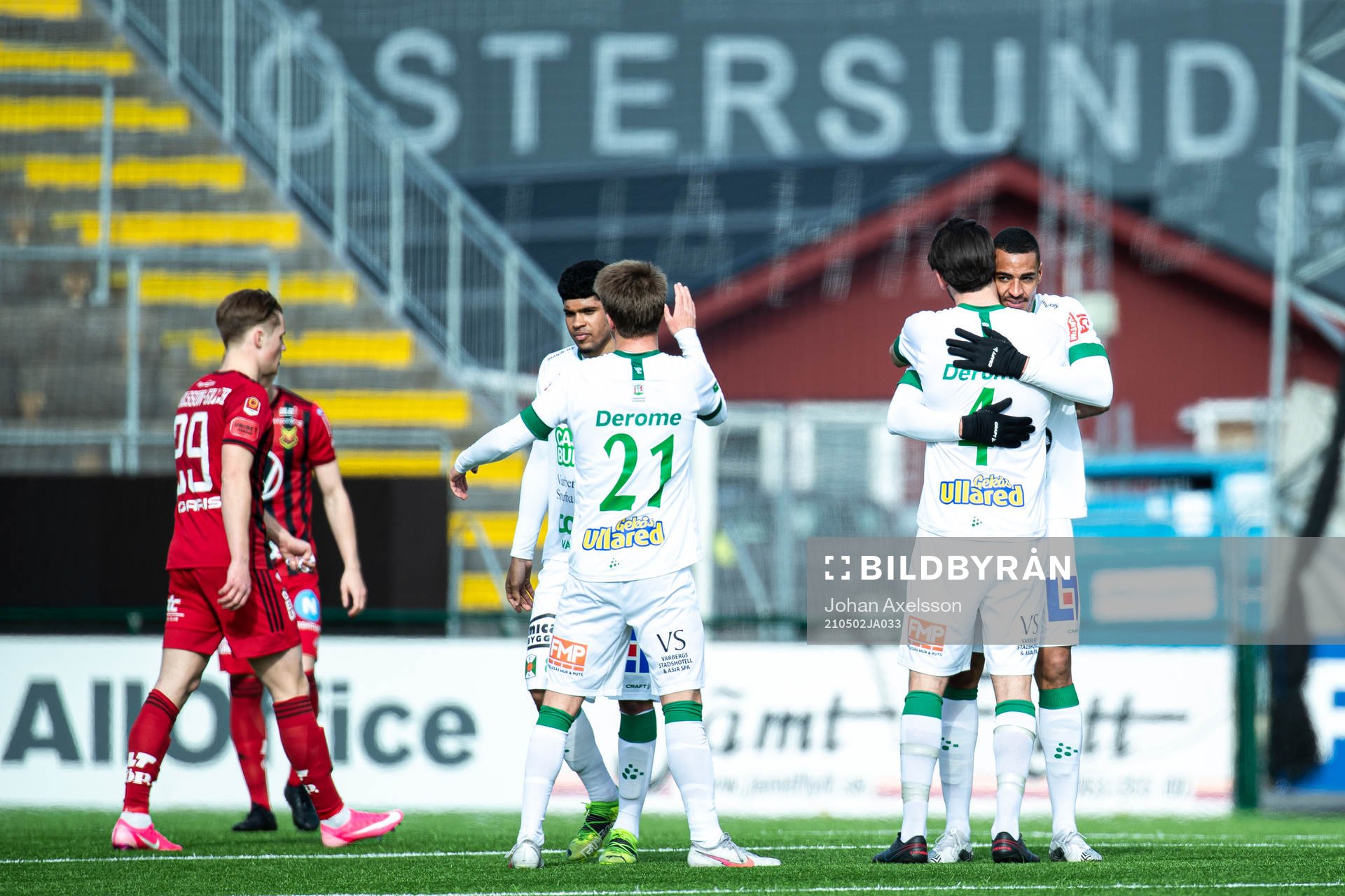 Varbergs Oliver Stanisic och Simon Karlsson Adjei jublar