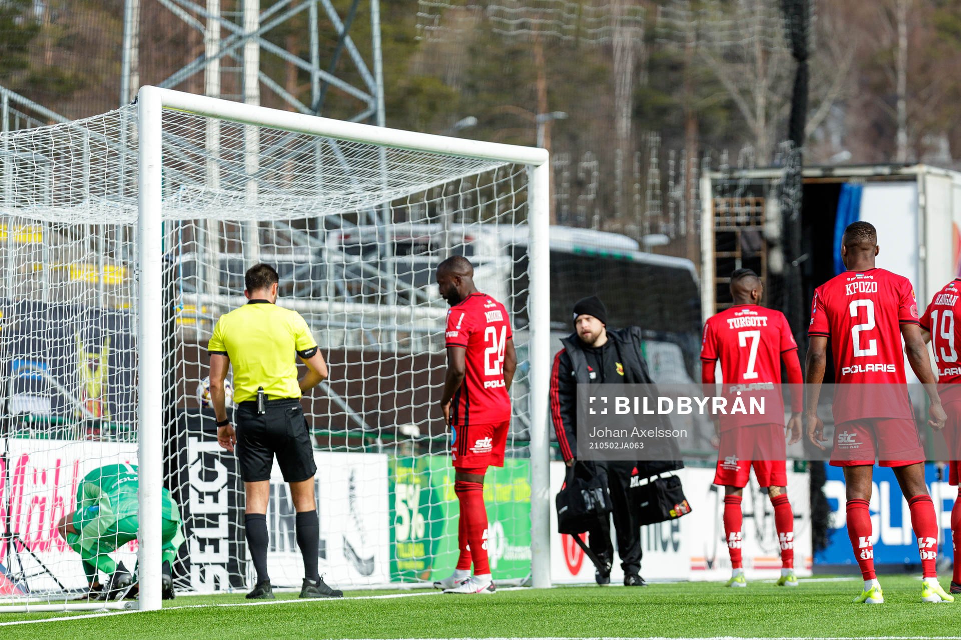 Östersunds målvakt Aly Keita har ontunder fotbollsmatchen