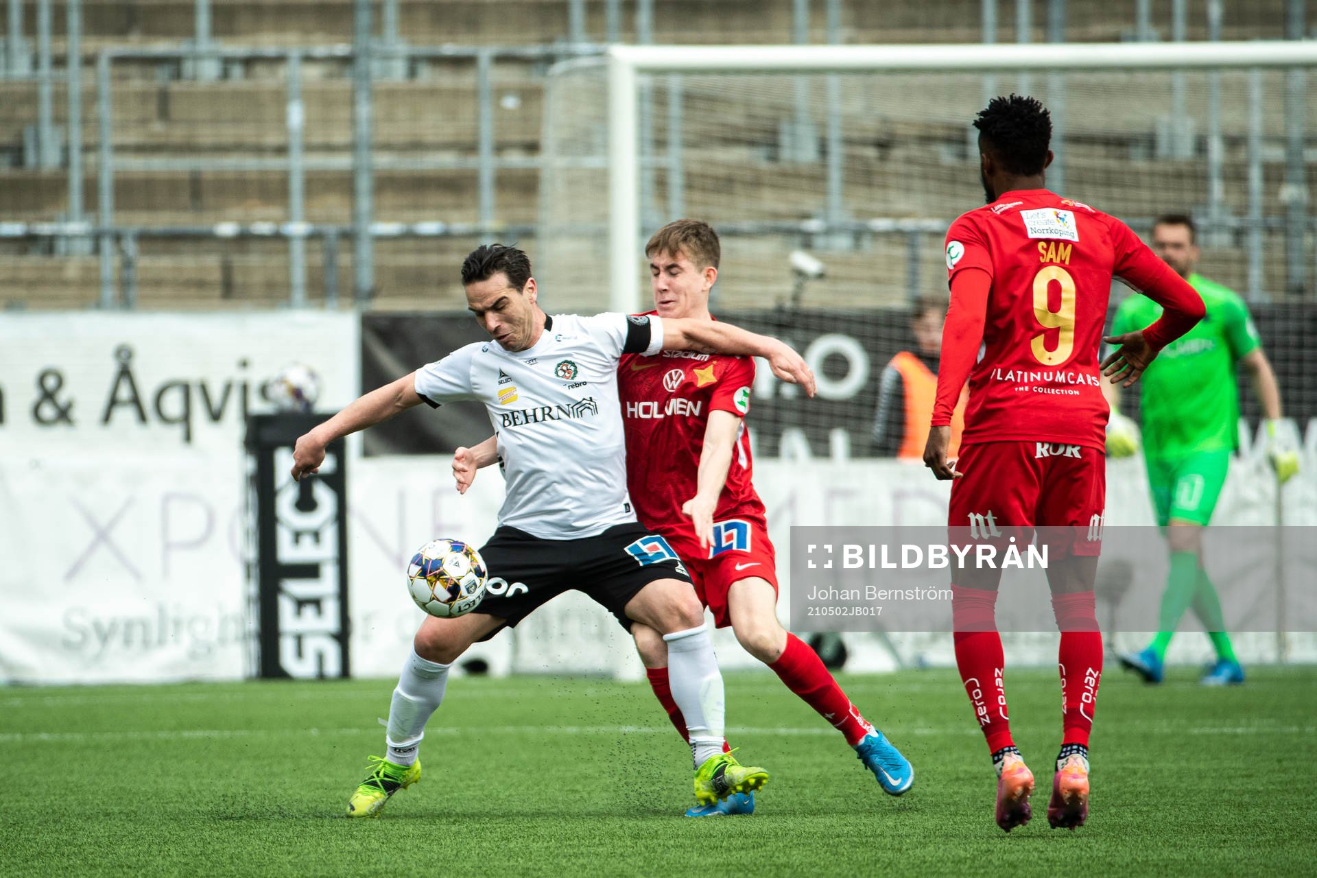 Örebros Nordin Gerzic och IFK Norrköpings Isak Bergmann