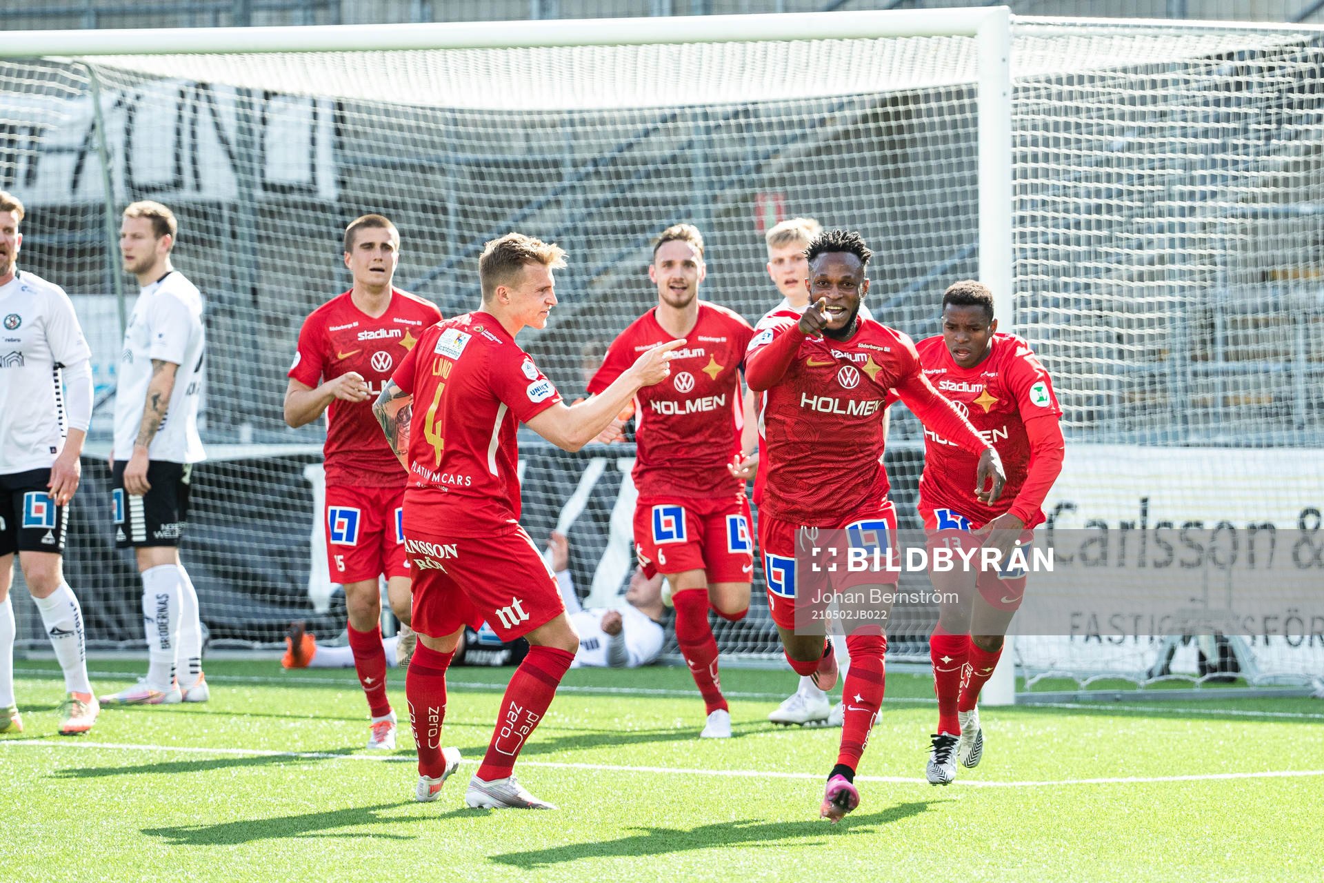 IFK Norrköpings Samuel Adegbenro jublar
