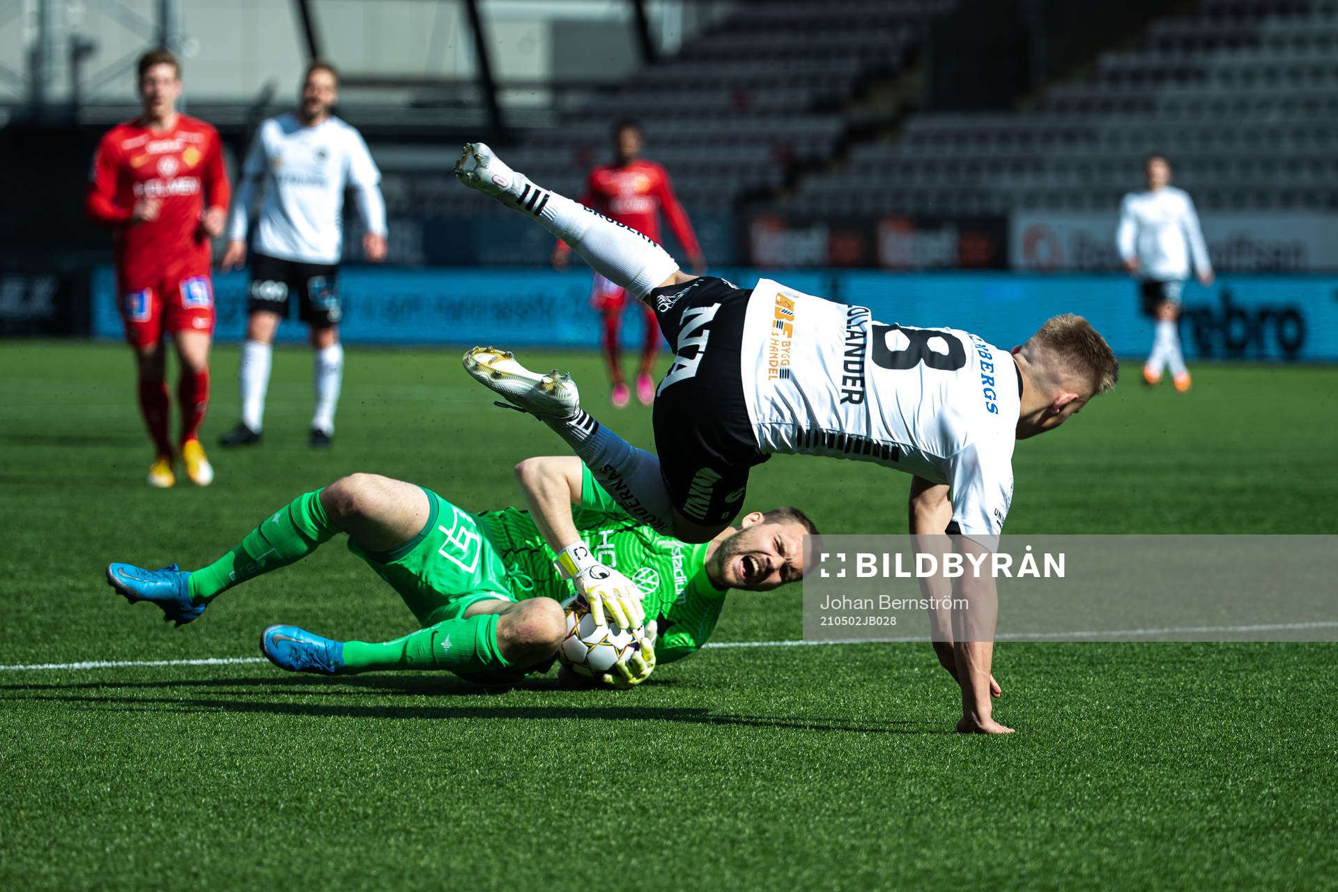 IFK Norrköpings målvakt Oscar Jansson och Örebros Dennis