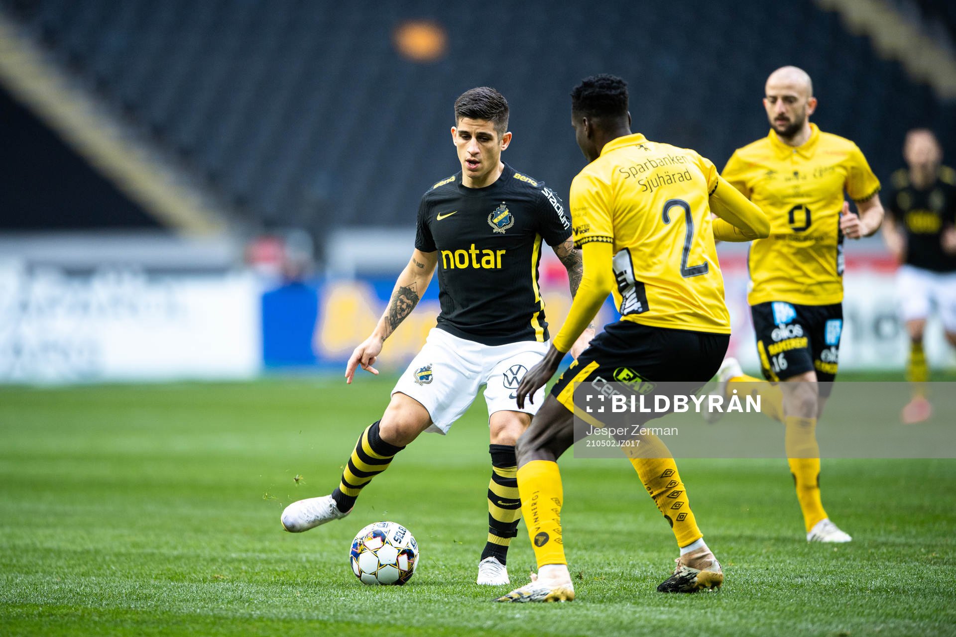 s Nicolas Stefanelli och Elfsborgs Joseph Stanley Okumu