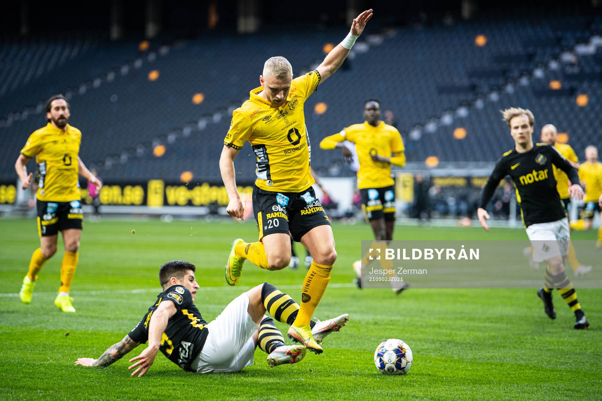 s Nicolas Stefanelli och Elfsborgs Simon Strand