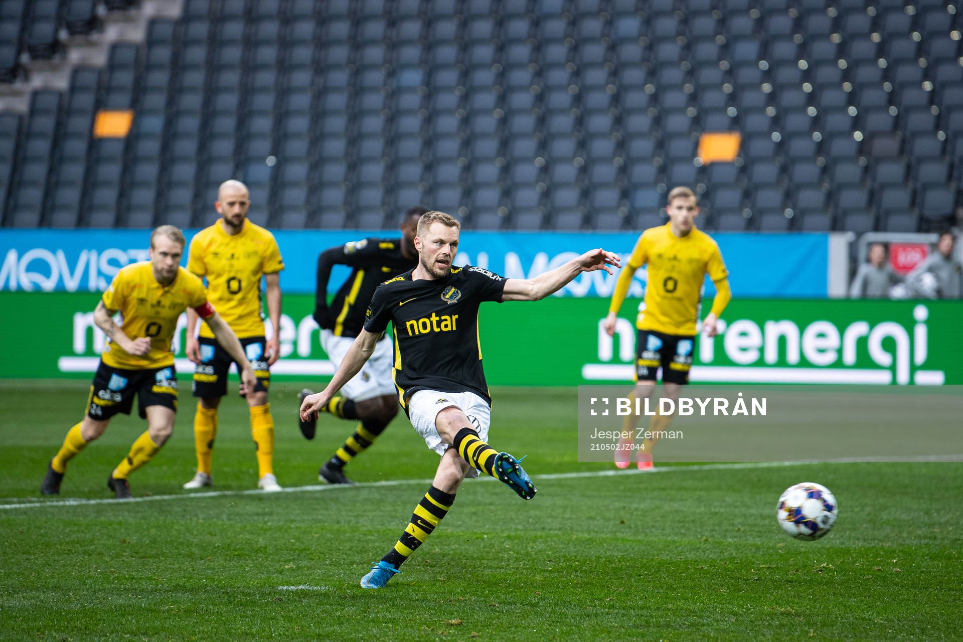 s Sebastian Larsson gör 1-0 på straff