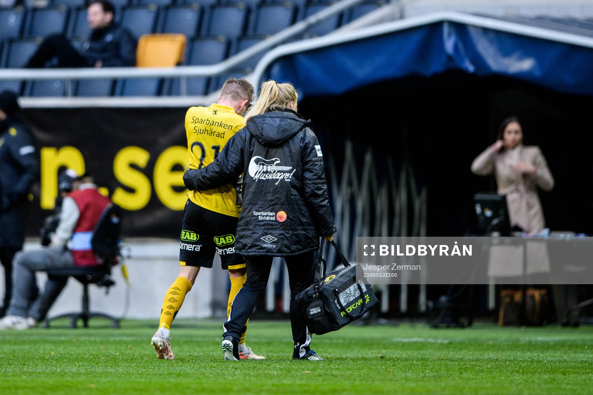 Elfsborgs Rasmus Alm lämnar skadad