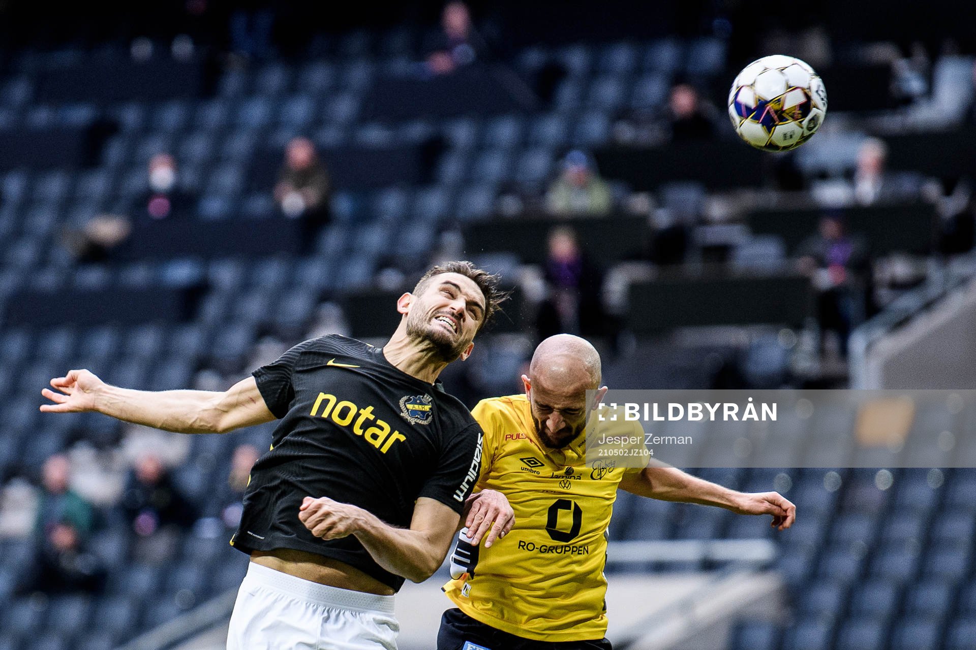 s Sotirios Papagiannopoulos och Elfsborgs Robert Gojani