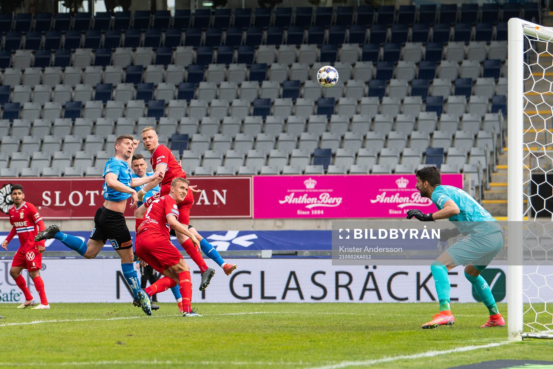 Halmstads Mikael Boman nickar i ribban