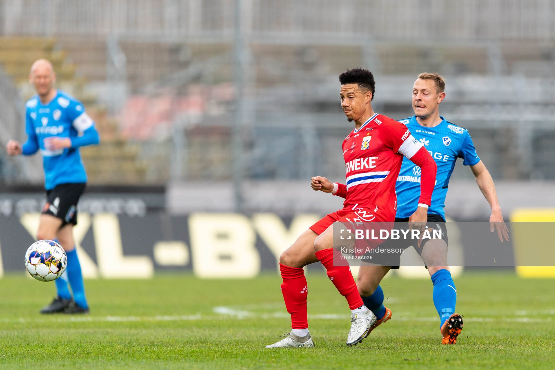 IFK Göteborgs Tobias Sana och Halmstads Joel Allansson
