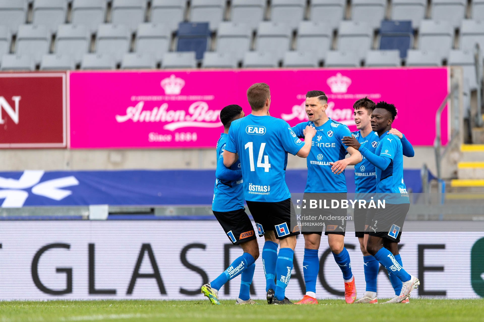 Halmstads Markus Antonsson jublar med lagkamrater