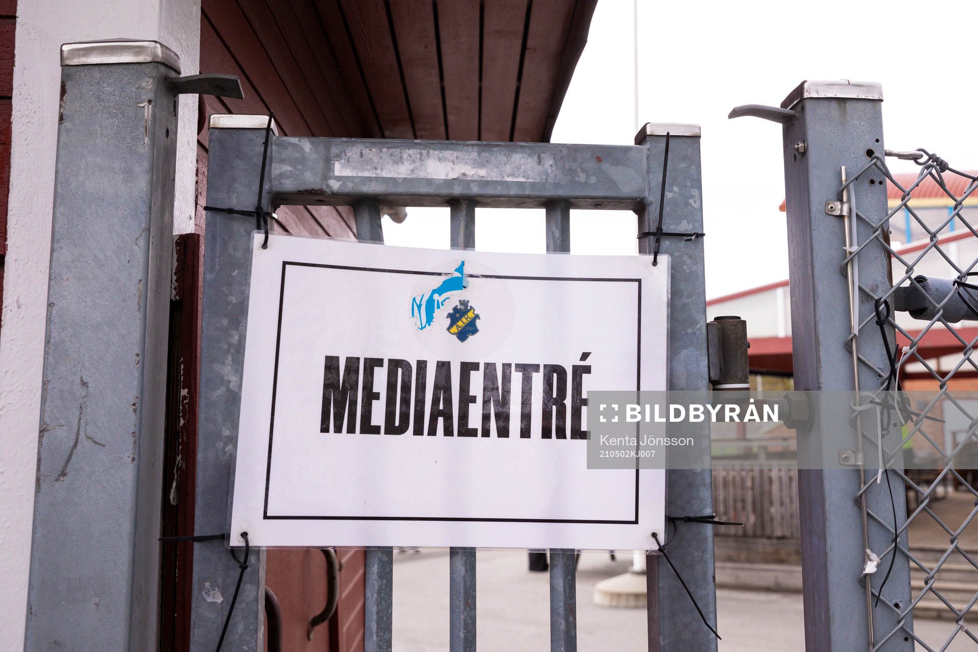 En skylt vid mediaentrén på Skytteholms IP