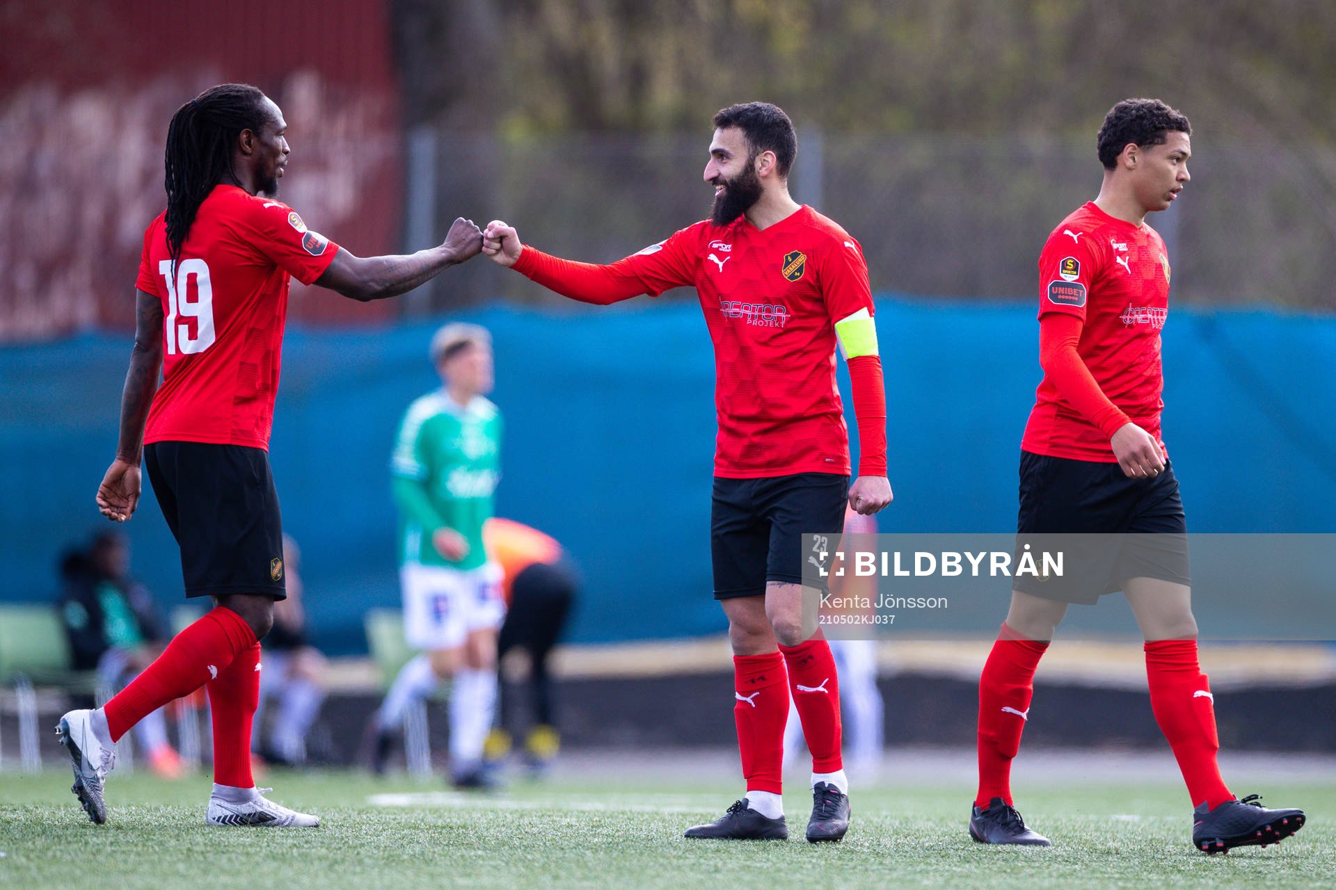Vasalunds Kebba Ceesay och Charbel Georges jublar