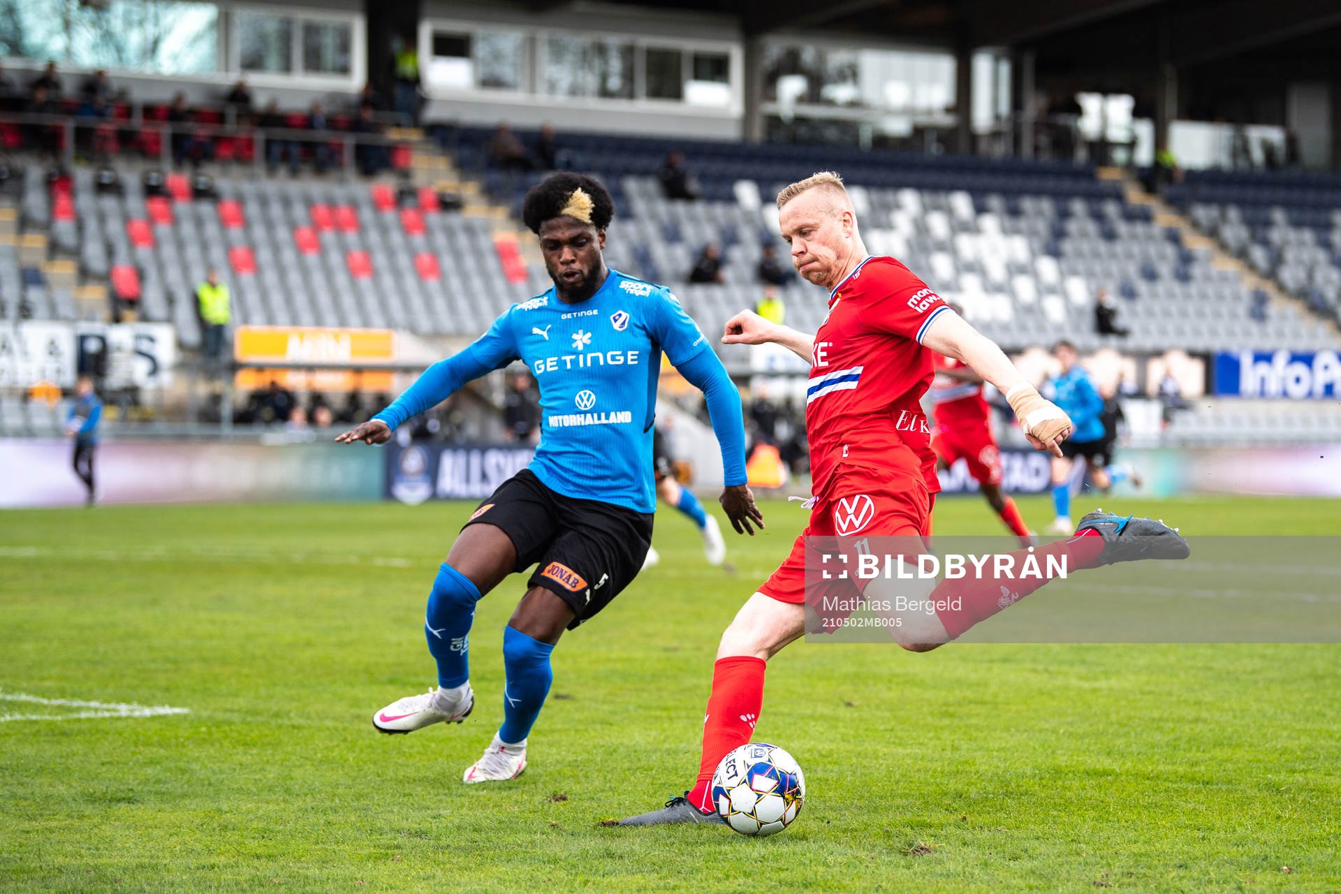 Halmstads Joseph Baffoe och IFK Göteborgs Kolbeinn