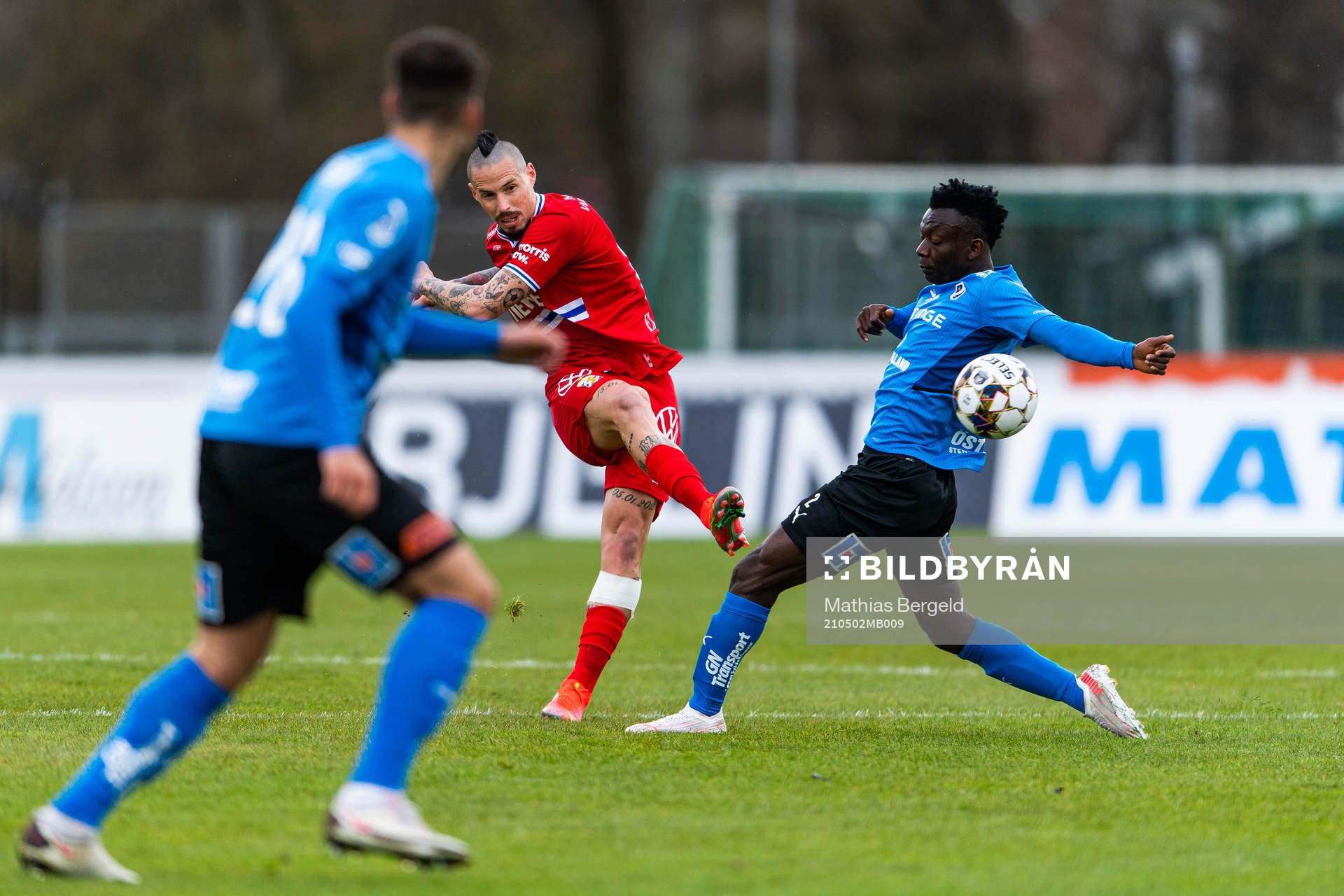 IFK Göteborgs Marek Hamsik och Halmstads Thomas Boakye